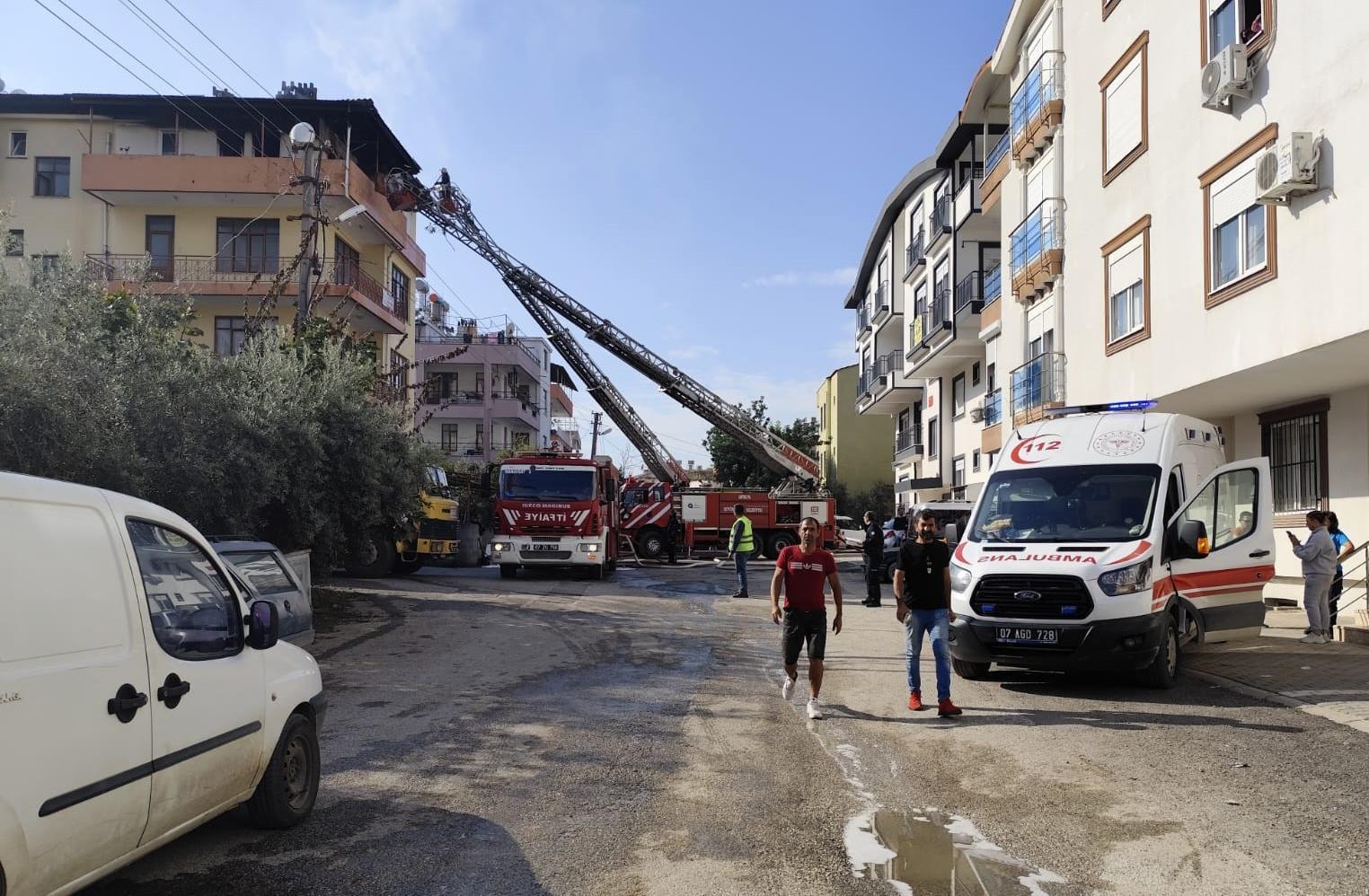 Anne ve çocuklarını kapıyı kırarak çıkardılar