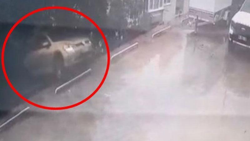 Otomobilini yanlışlıkla geri vitese alınca, 7 metre yükseklikten düştü; kaza anı kamerada