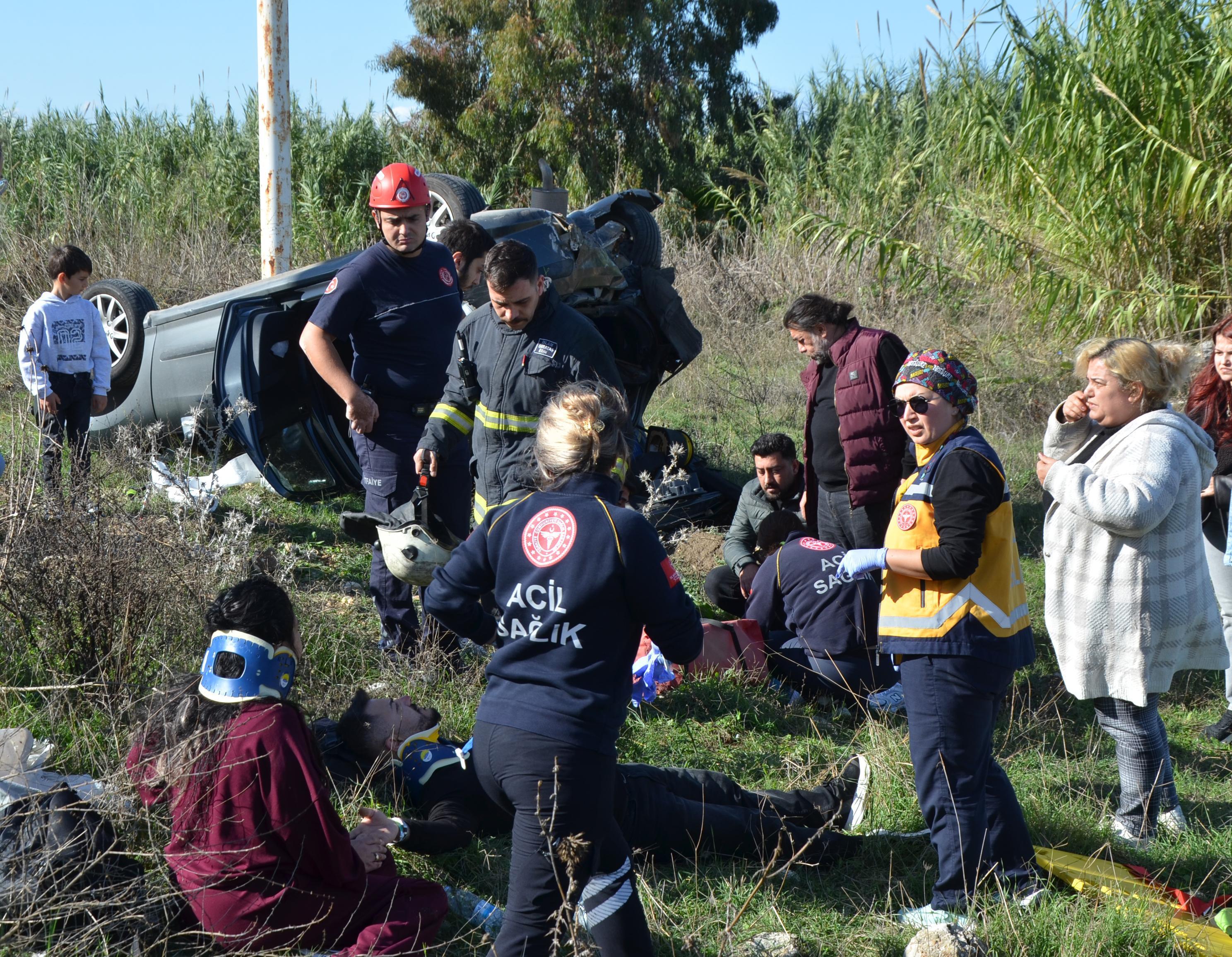 Şarampole yuvarlanan otomobildeki anne, baba ile çocukları yaralandı