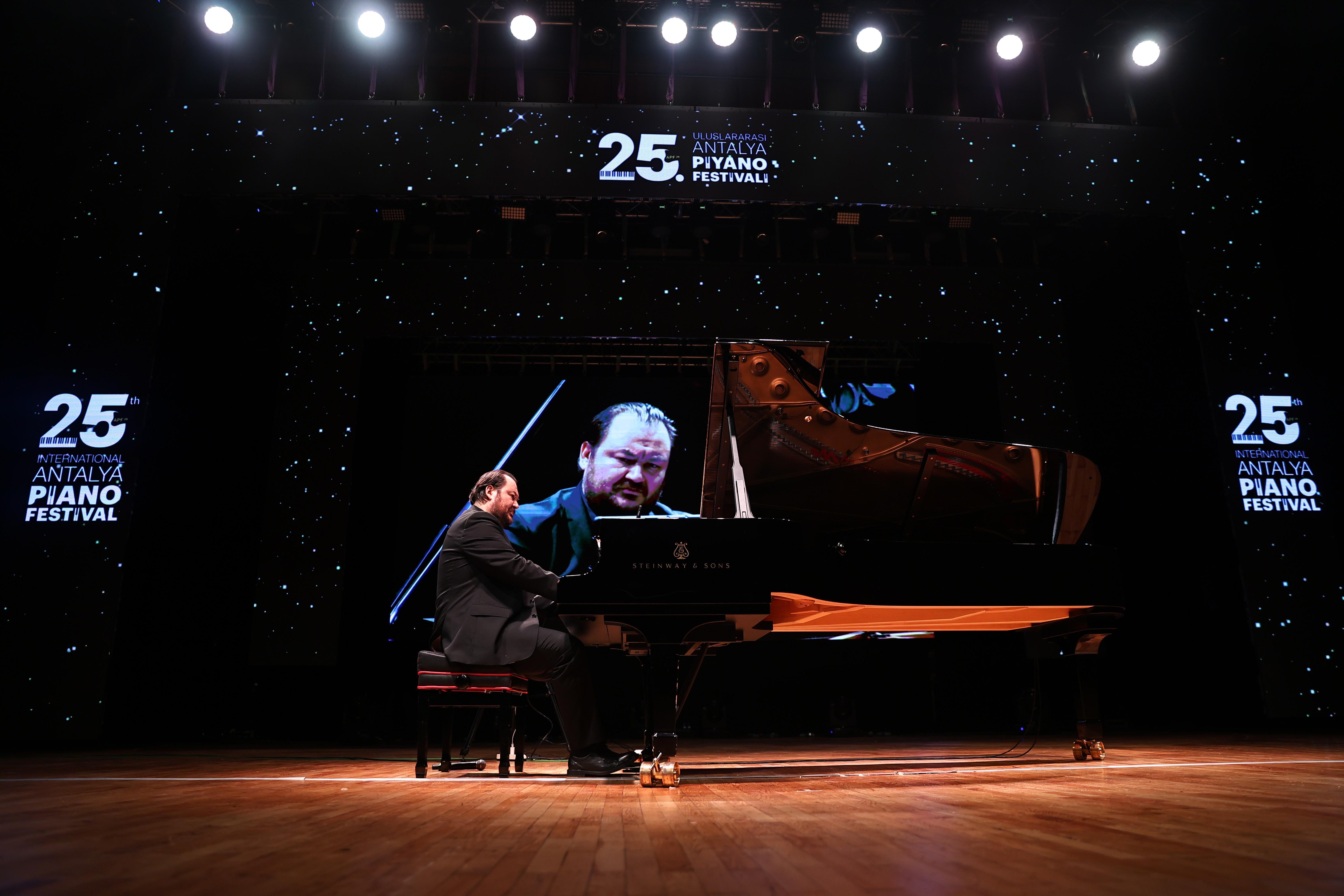Piyano festivalinde Gökhan Aybulus gecesi
