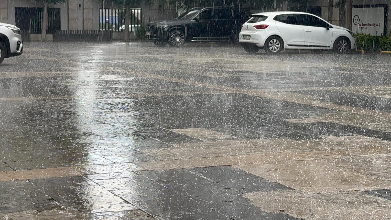 Antalya’da dolu yağışı