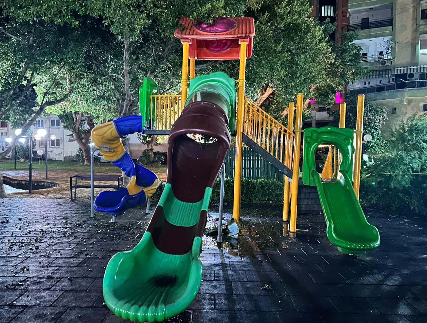 Parktaki kaydırak yandı