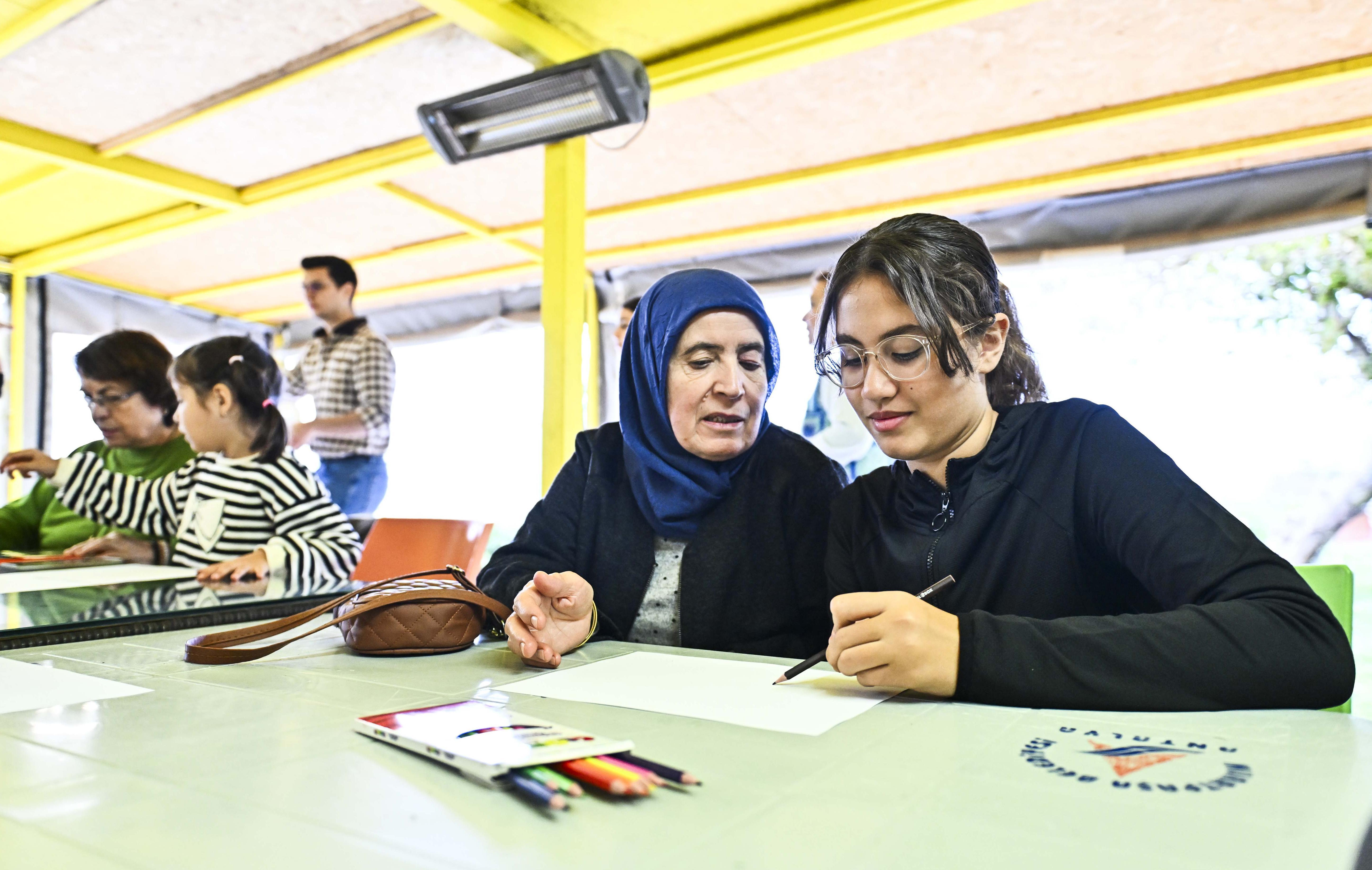 Yaşlı evinde Kuşaklar Arası Etkileşim Atölyesi