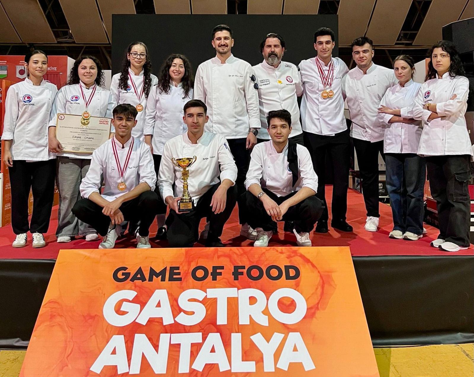 MAKÜ öğrencileri 12 altın madalya kazandı