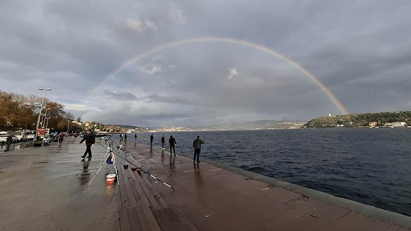 İstanbul Boğazı’nda gökkuşağı sürprizi
