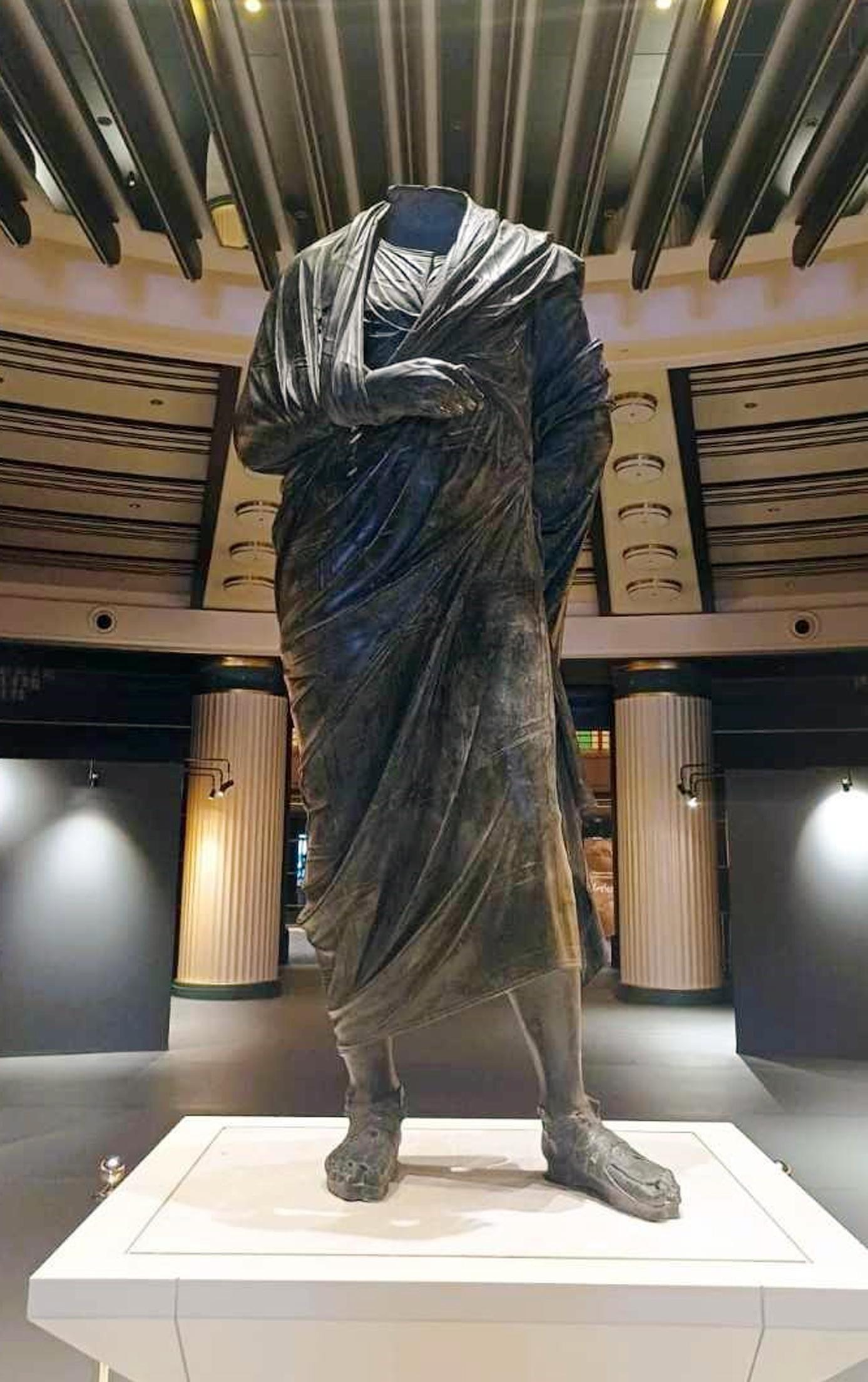 Yurt dışına kaçırılan 110 tarihi eser, ana vatanına getirildi