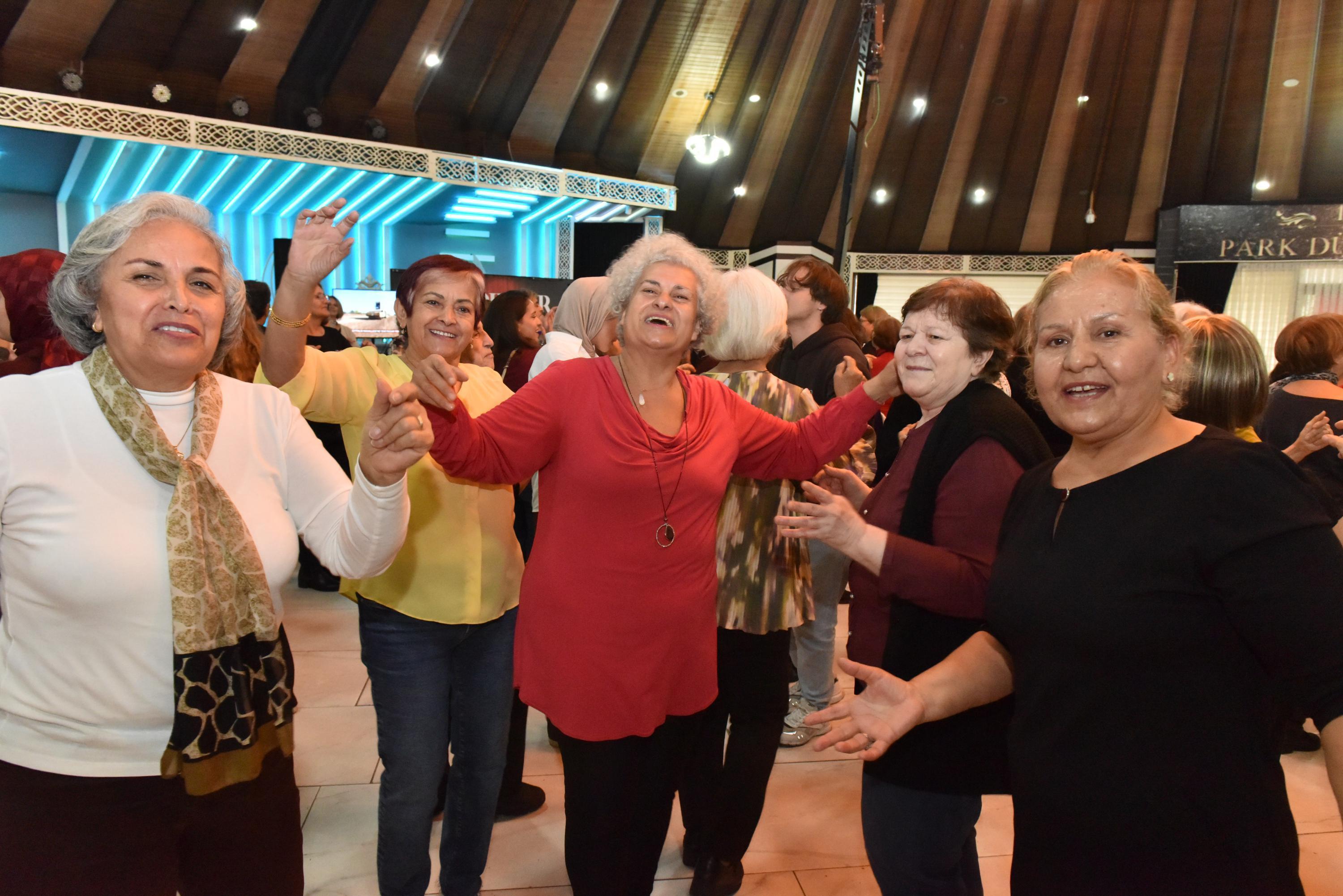Tazelenme Üniversitesi öğrencilerine kadınlar matinesi