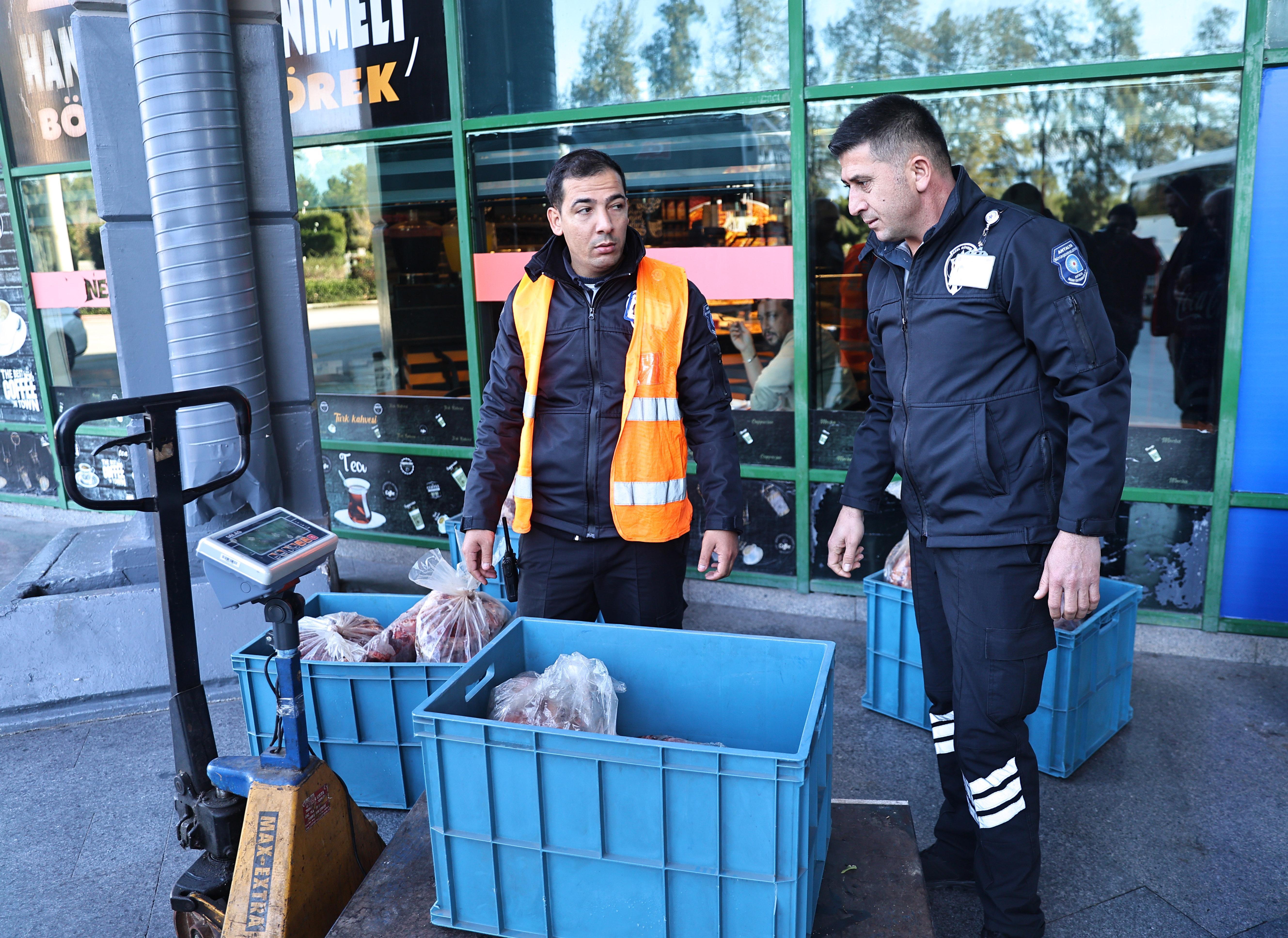 Otogarda usulsüz taşınan 270 kilo ete el konuldu