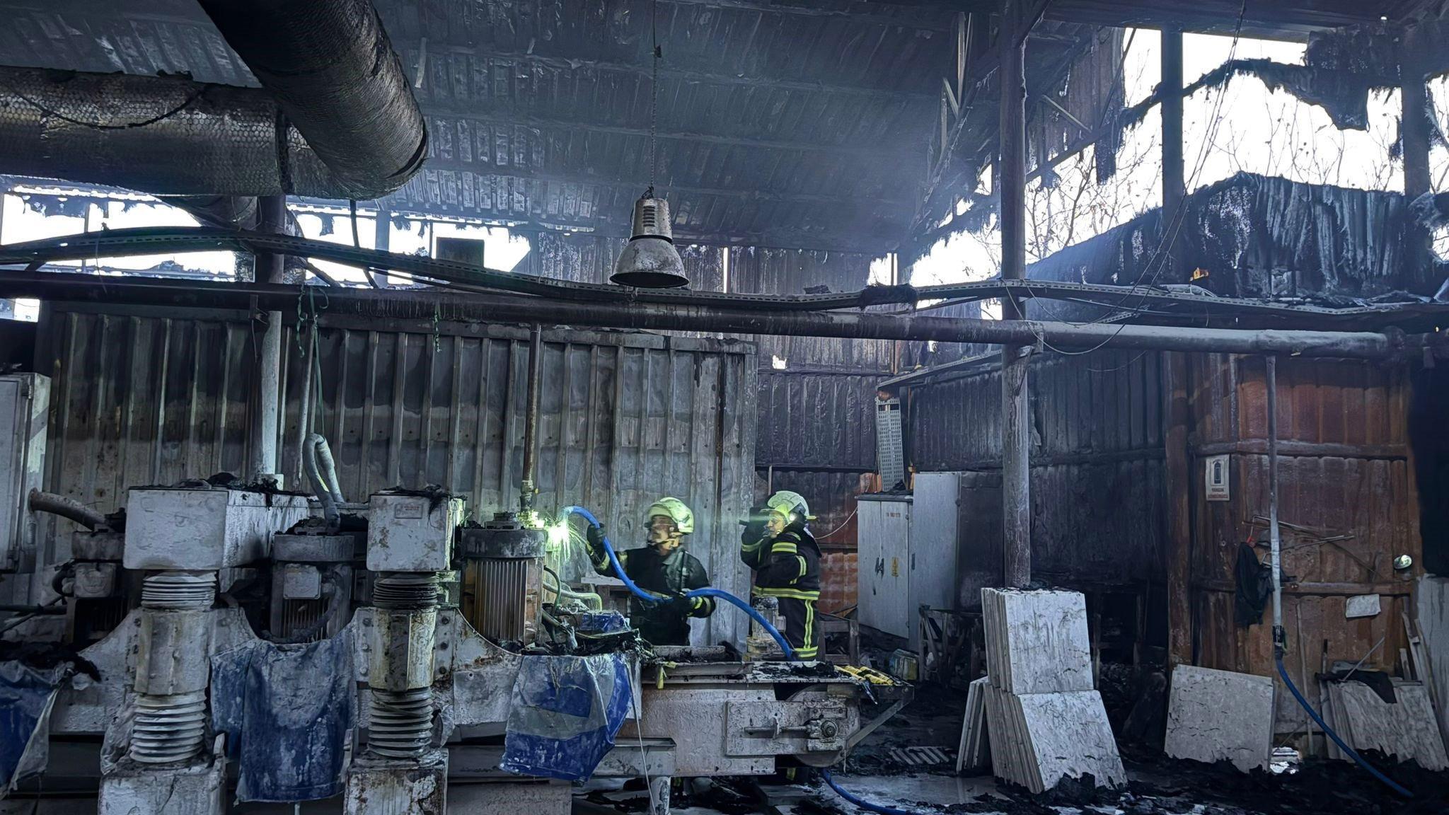 Bucak’ta mermer fabrikasında yangın