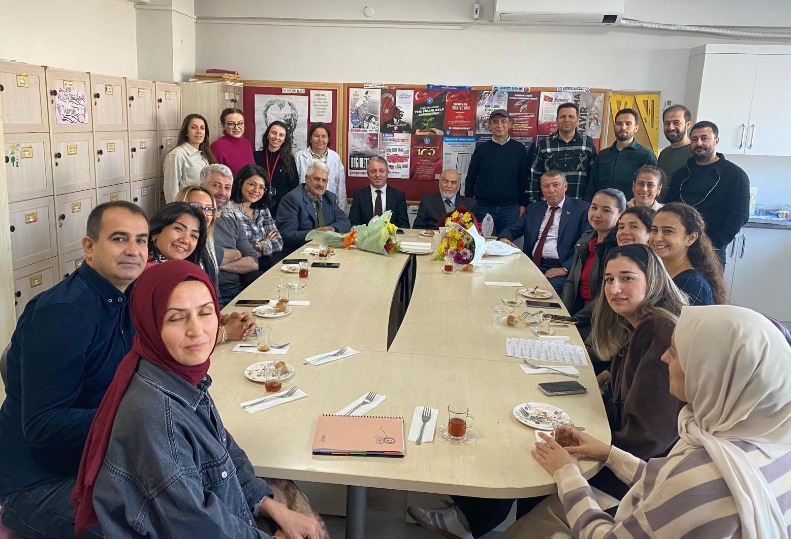 Mehmet Akif Ersoy okulu idarecilerinden vefa