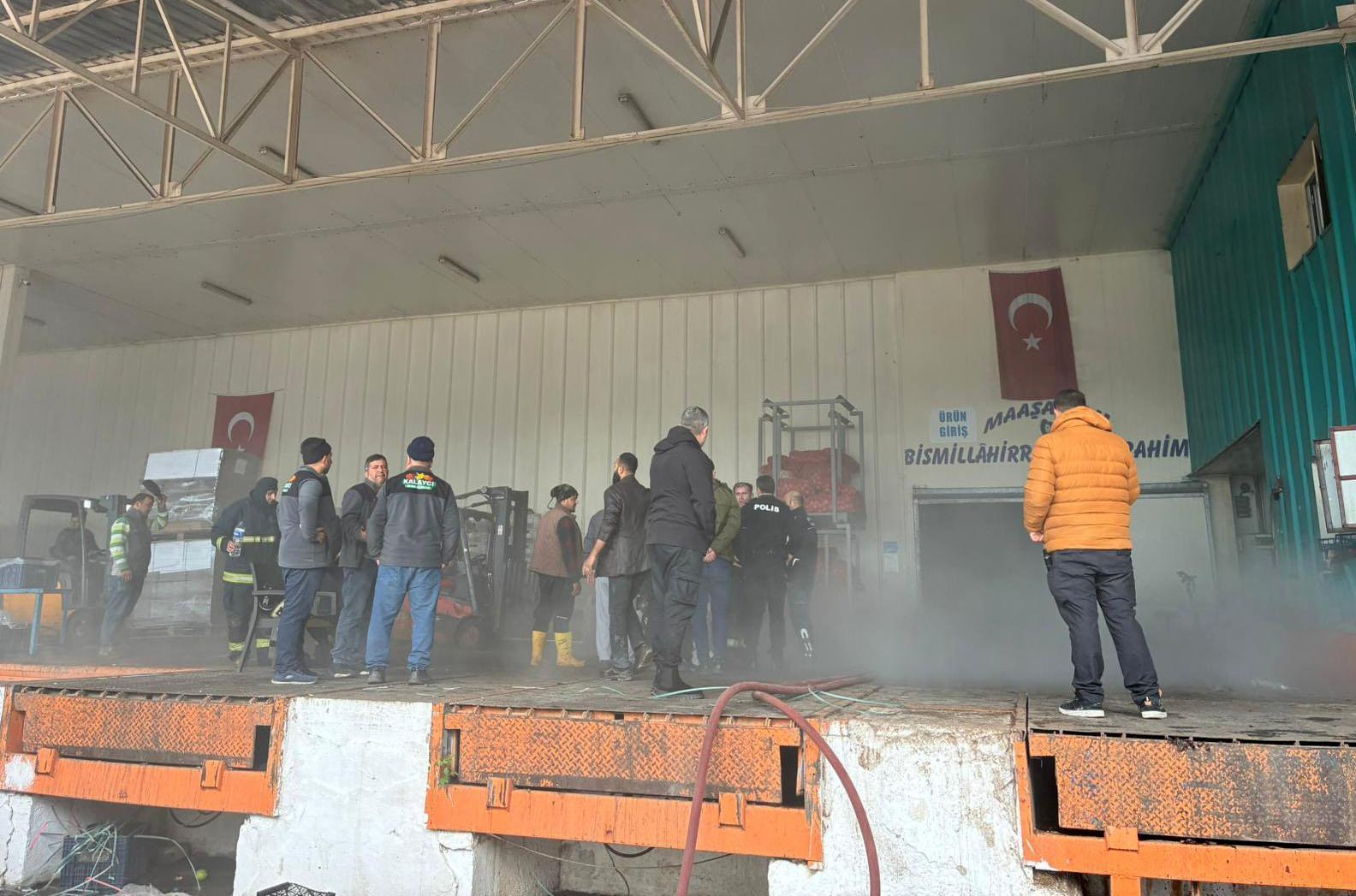 Soğuk hava deposundaki yangın korkuttu Soğuk hava deposundaki yangın korkuttu