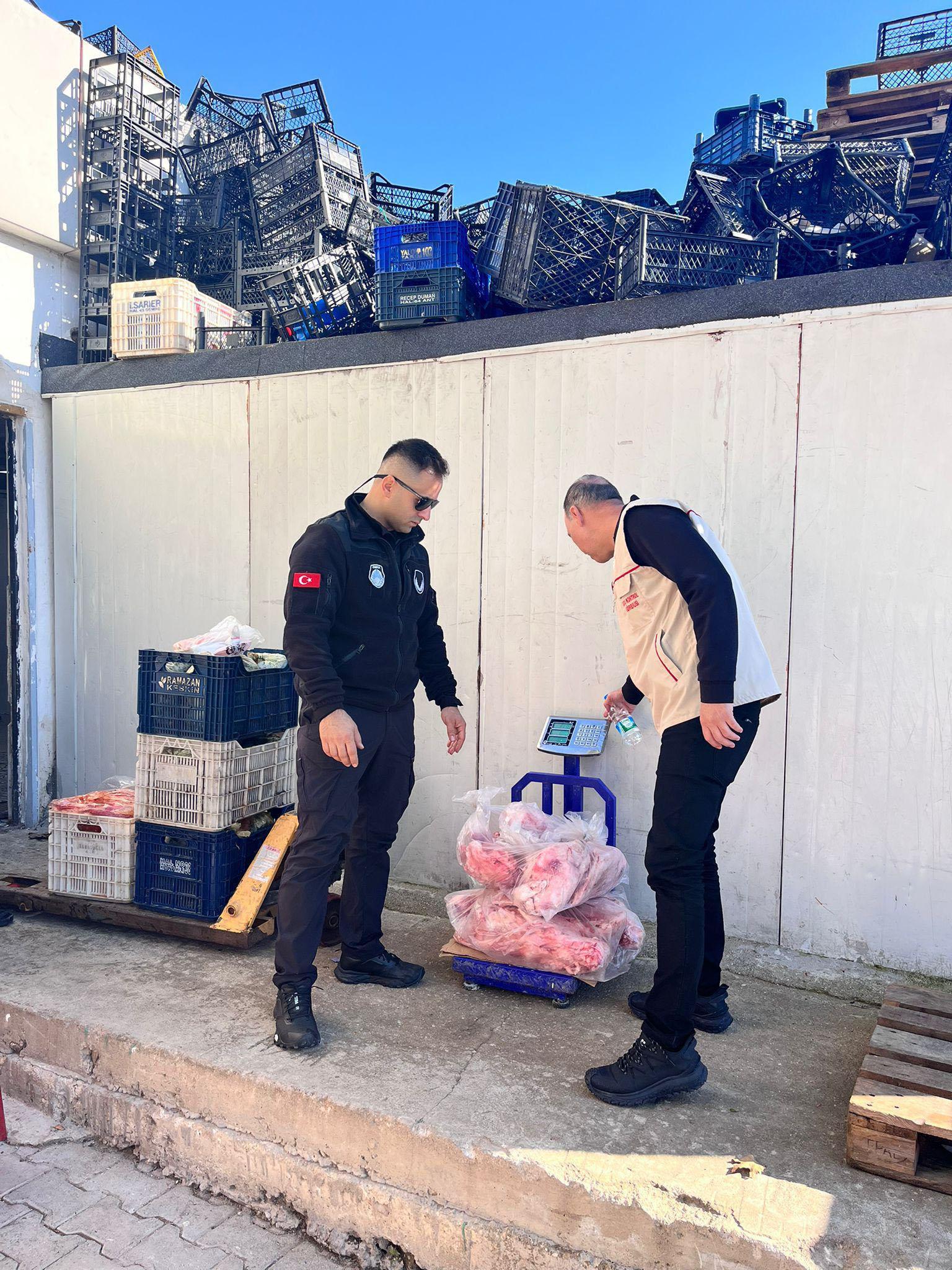 Soğuk hava deposundaki 574 kilo bozuk ürün imha edildi