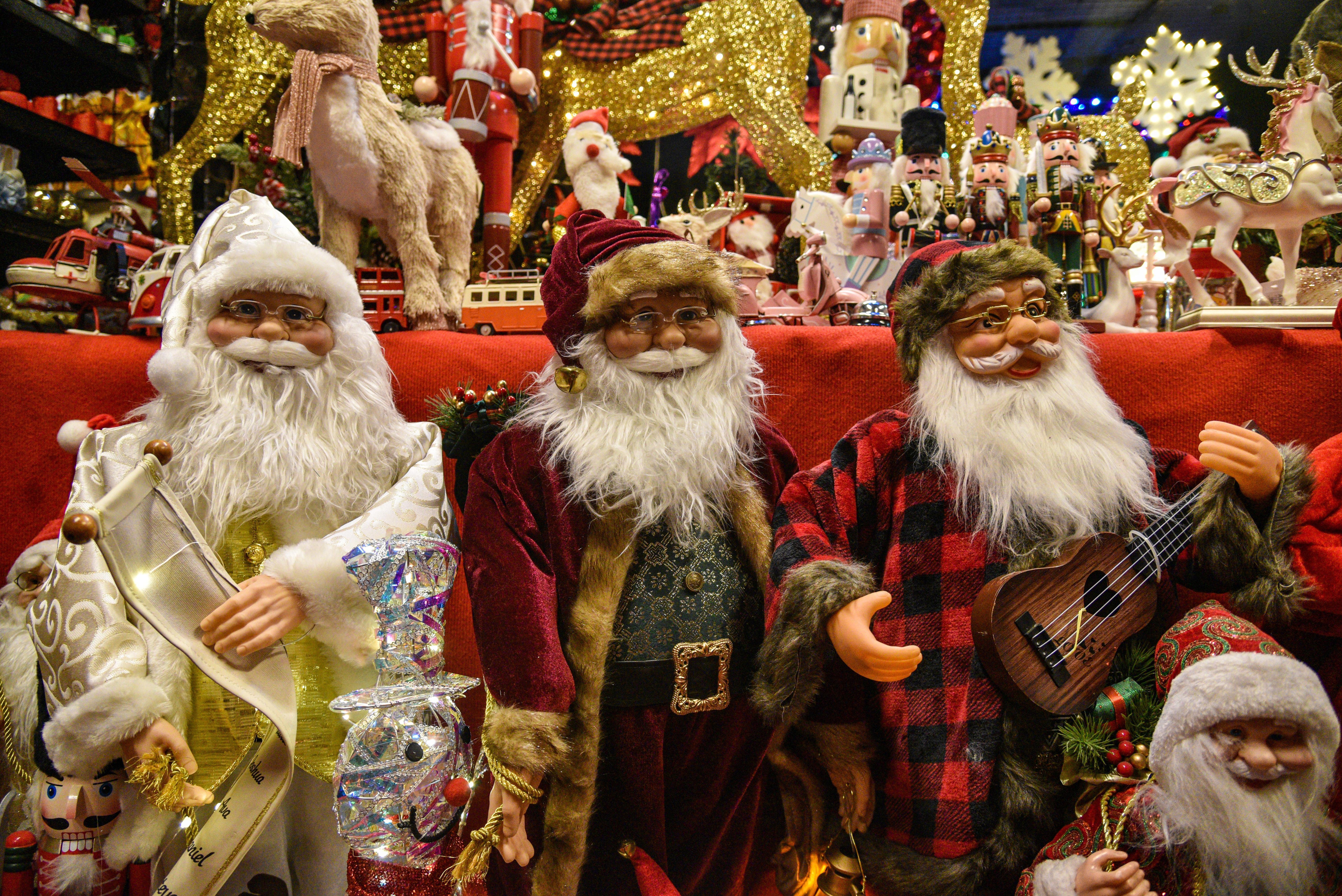 Yılbaşı kutlamasında, ‘Noel Baba’ kostümü ve sakalına ilgi