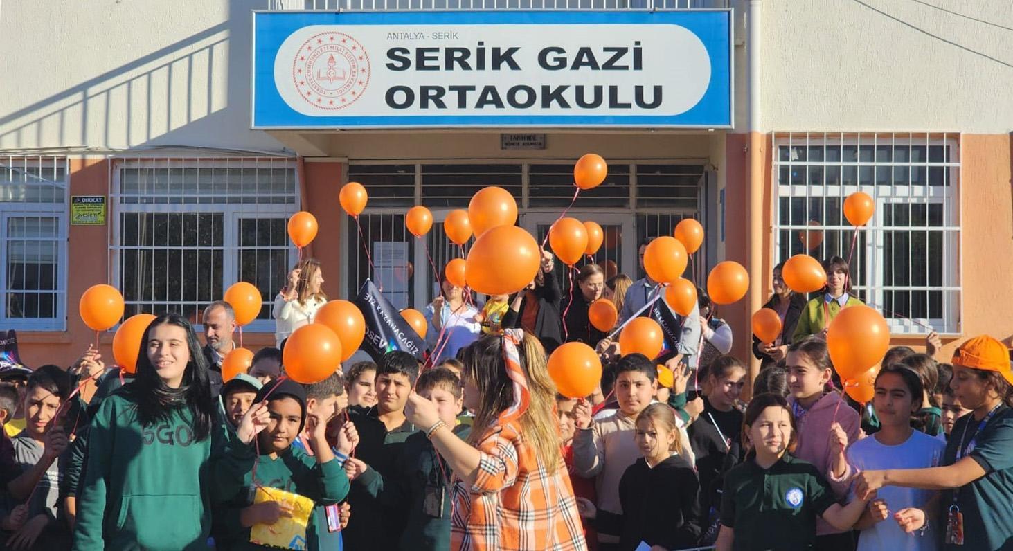 Turuncu balonlar Sercan ile lösemili çocuklar için uçuruldu