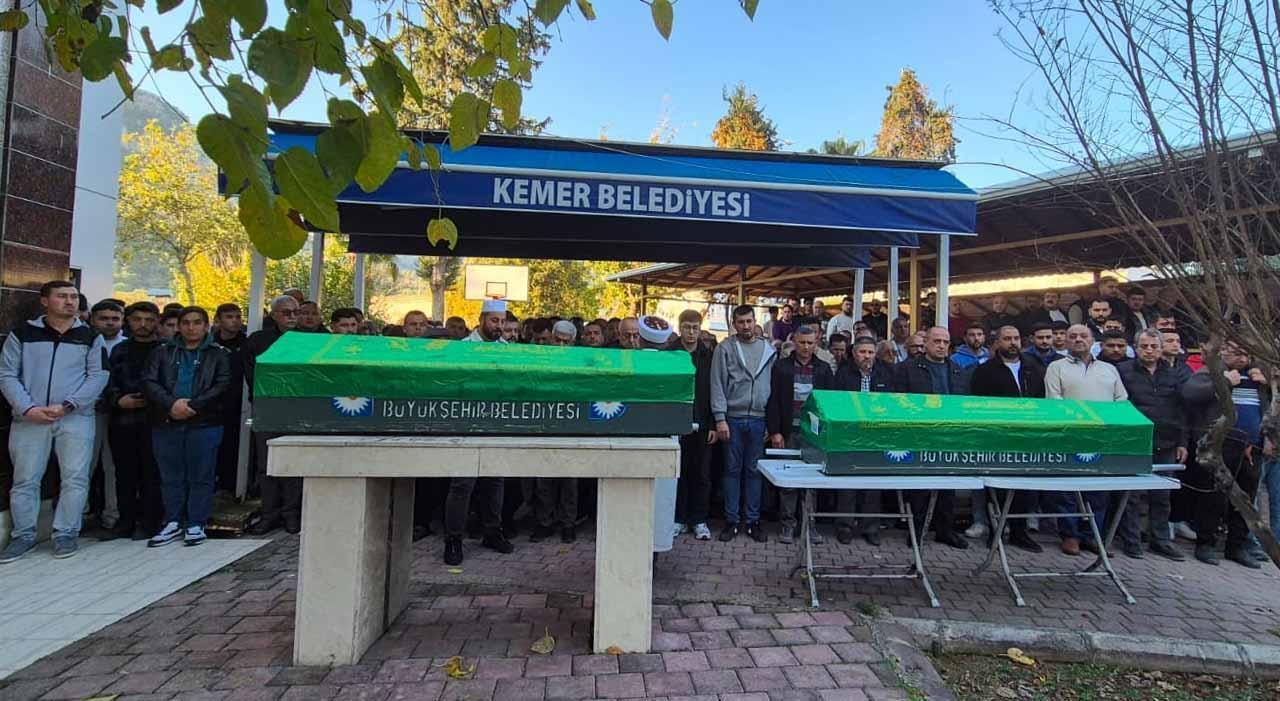 Yoldan çıkan otomobil takla attı; 2 ölü, 2 yaralı Yoldan çıkan otomobil takla attı; 2 ölü, 2 yaralı