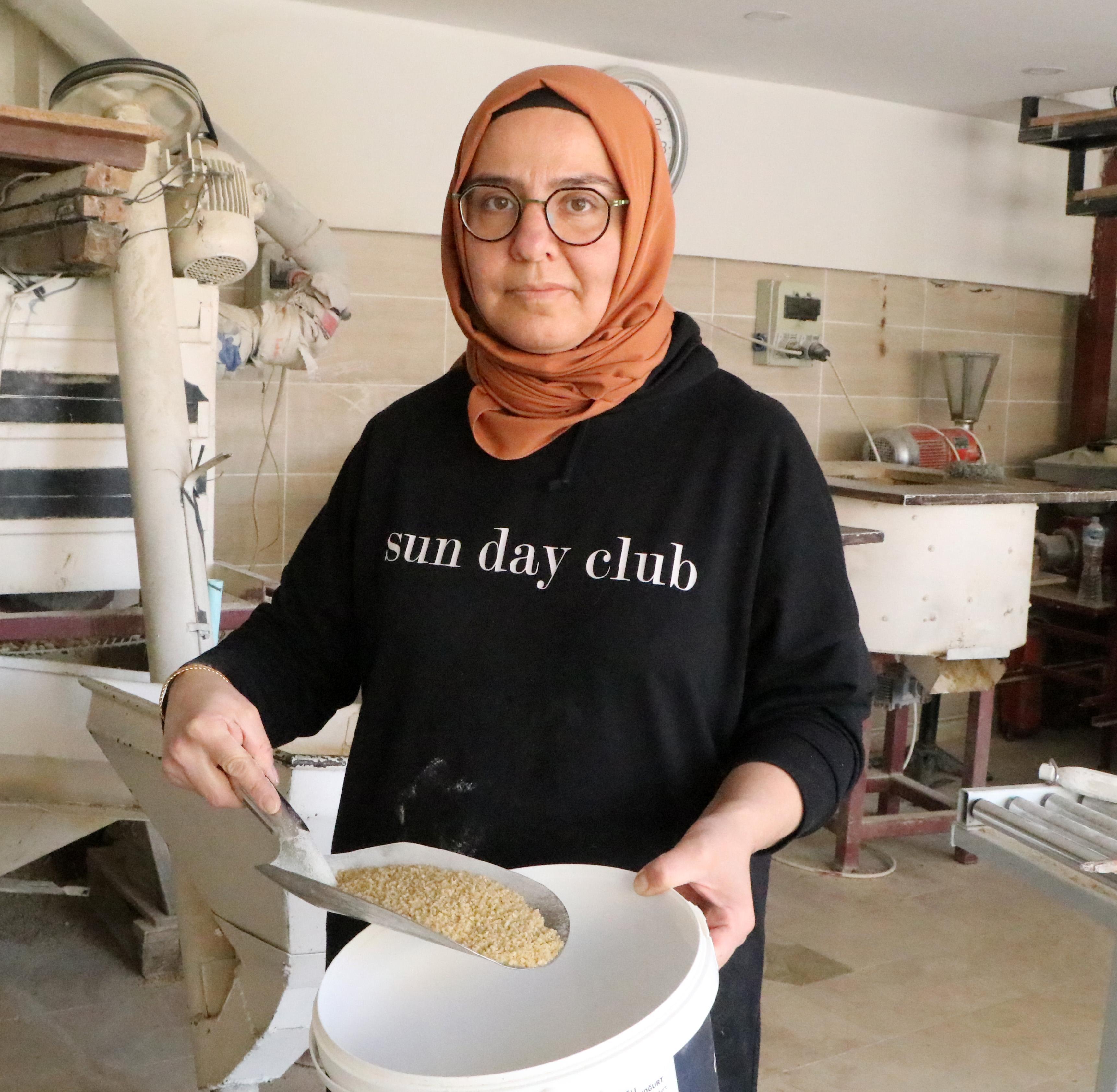 İki çocuk annesi, baba yadigarı ‘ekmek teknesi’ değirmeni 15 yıldır işletiyor