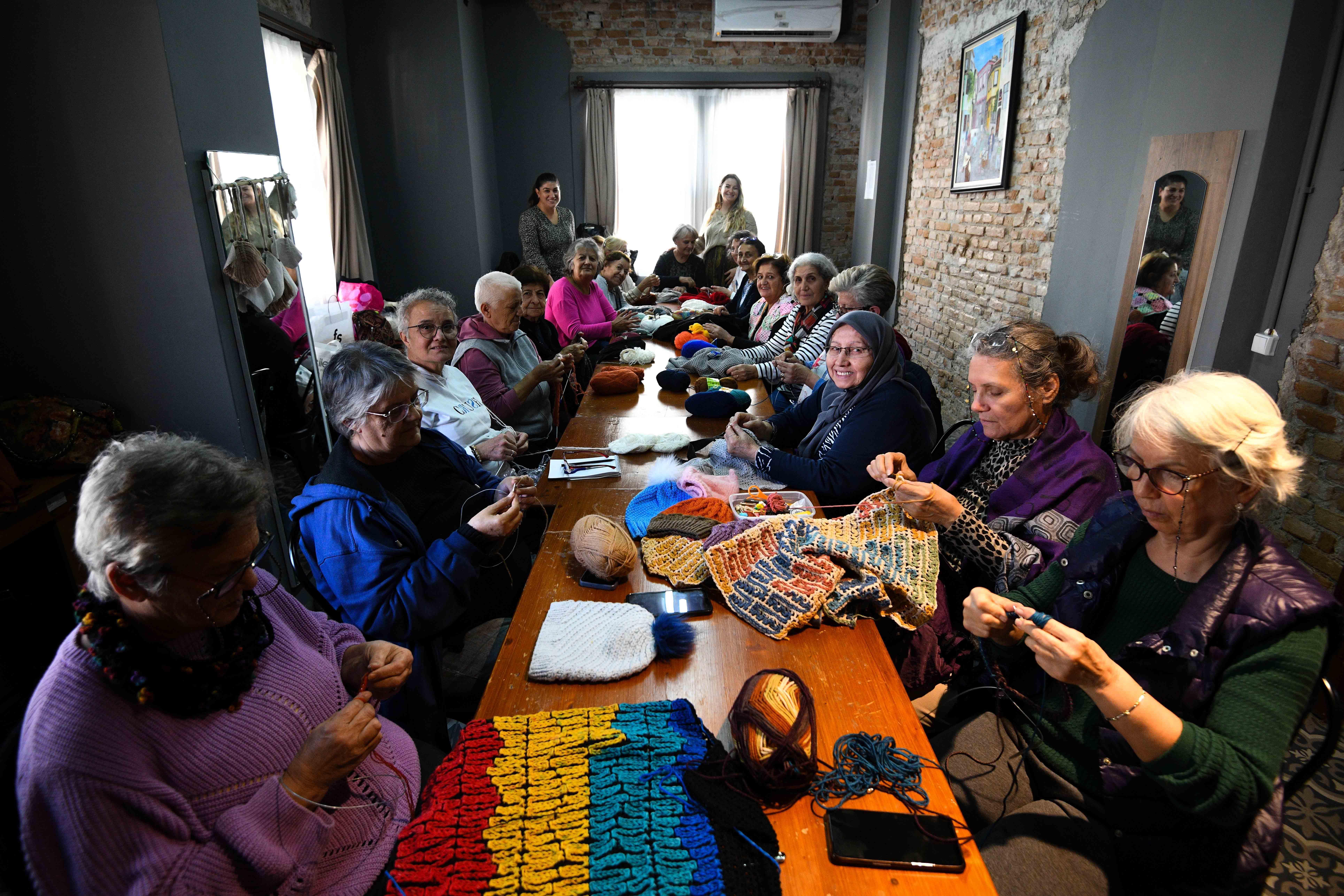 Muratpaşa Çifte Kuyular Yaşlı Evi’nden minikleri ısıtan proje Muratpaşa Çifte Kuyular Yaşlı Evi’nden minikleri ısıtan proje