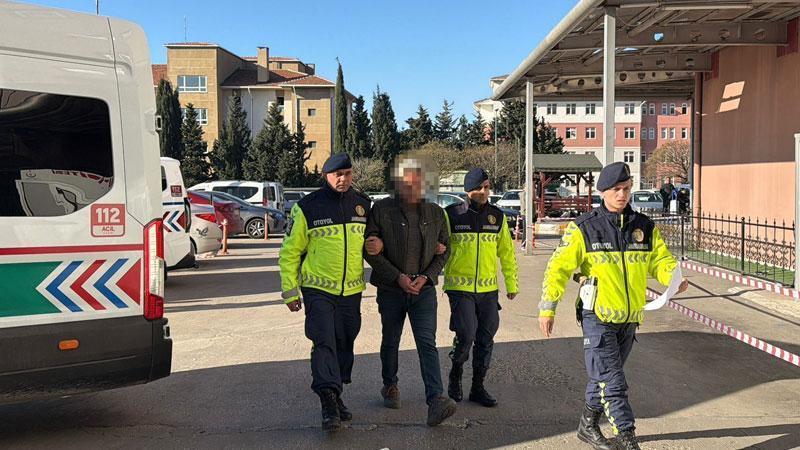 Durdurulan araçtan 15 kaçak göçmen yakalandı Durdurulan araçtan 15 kaçak göçmen yakalandı