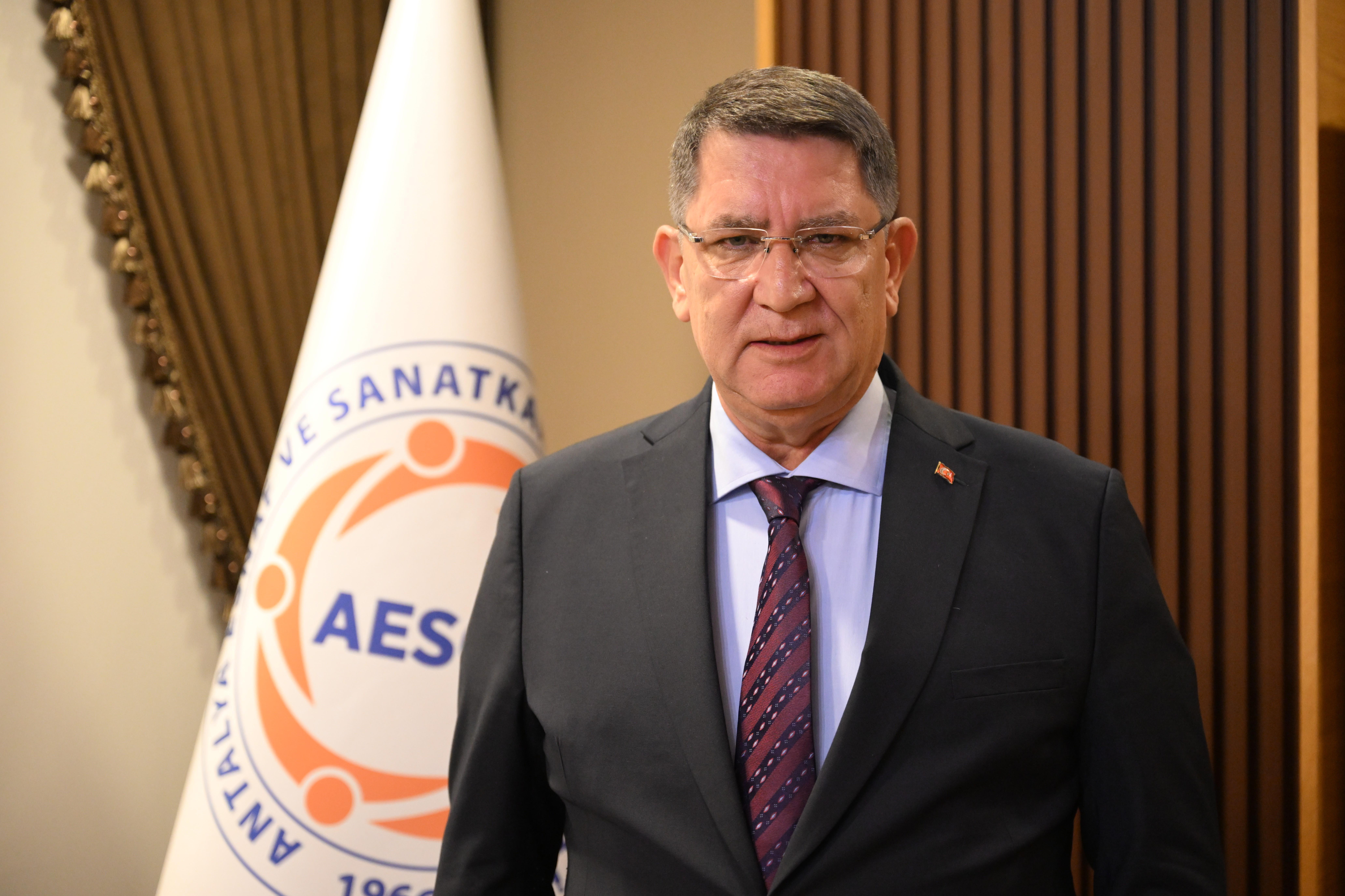 Başkan Dere: Yılbaşı alışverişimizi esnafımızdan yapalım