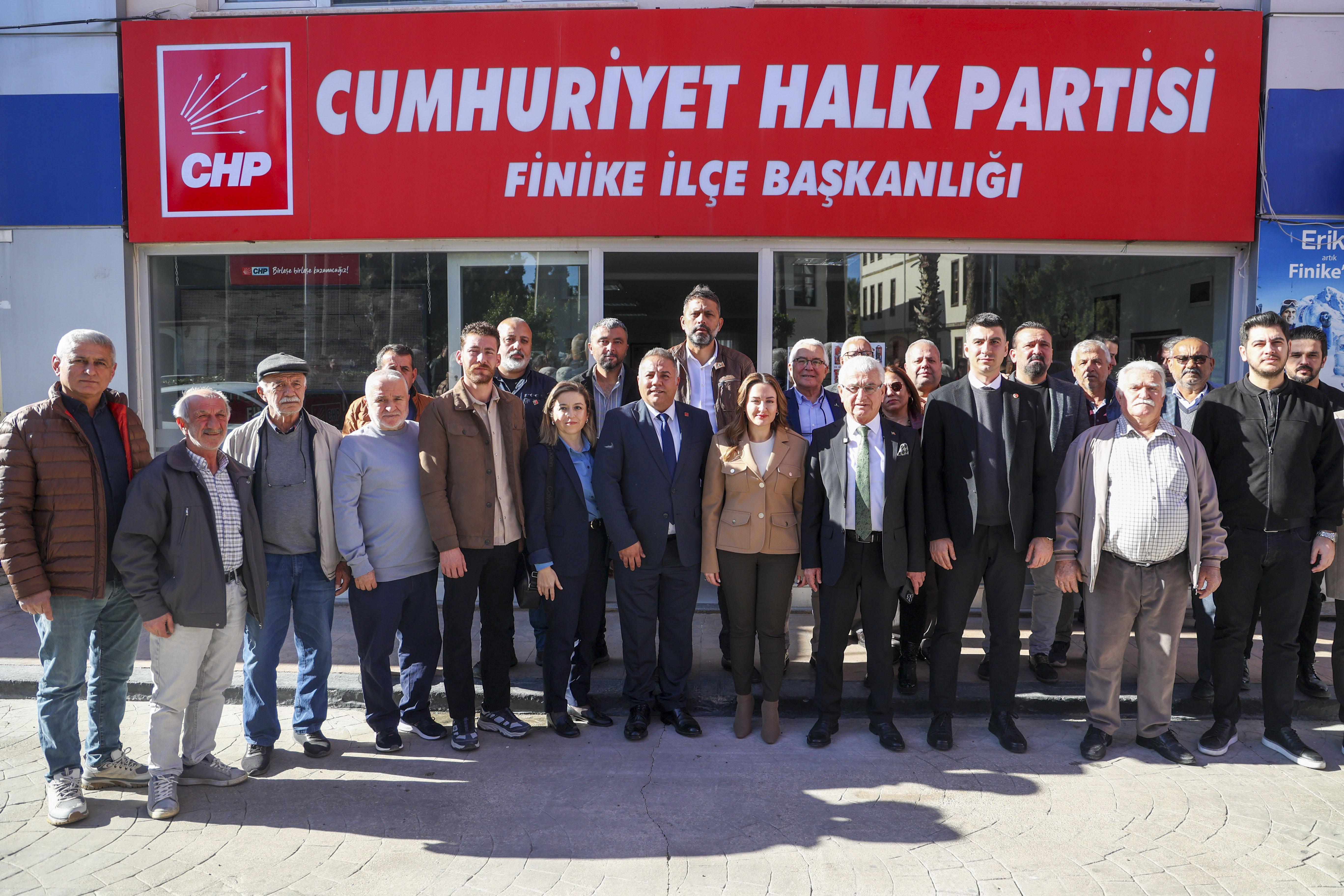 Başkan Vekili Özdemir Finike’de Başkan Vekili Özdemir Finike’de