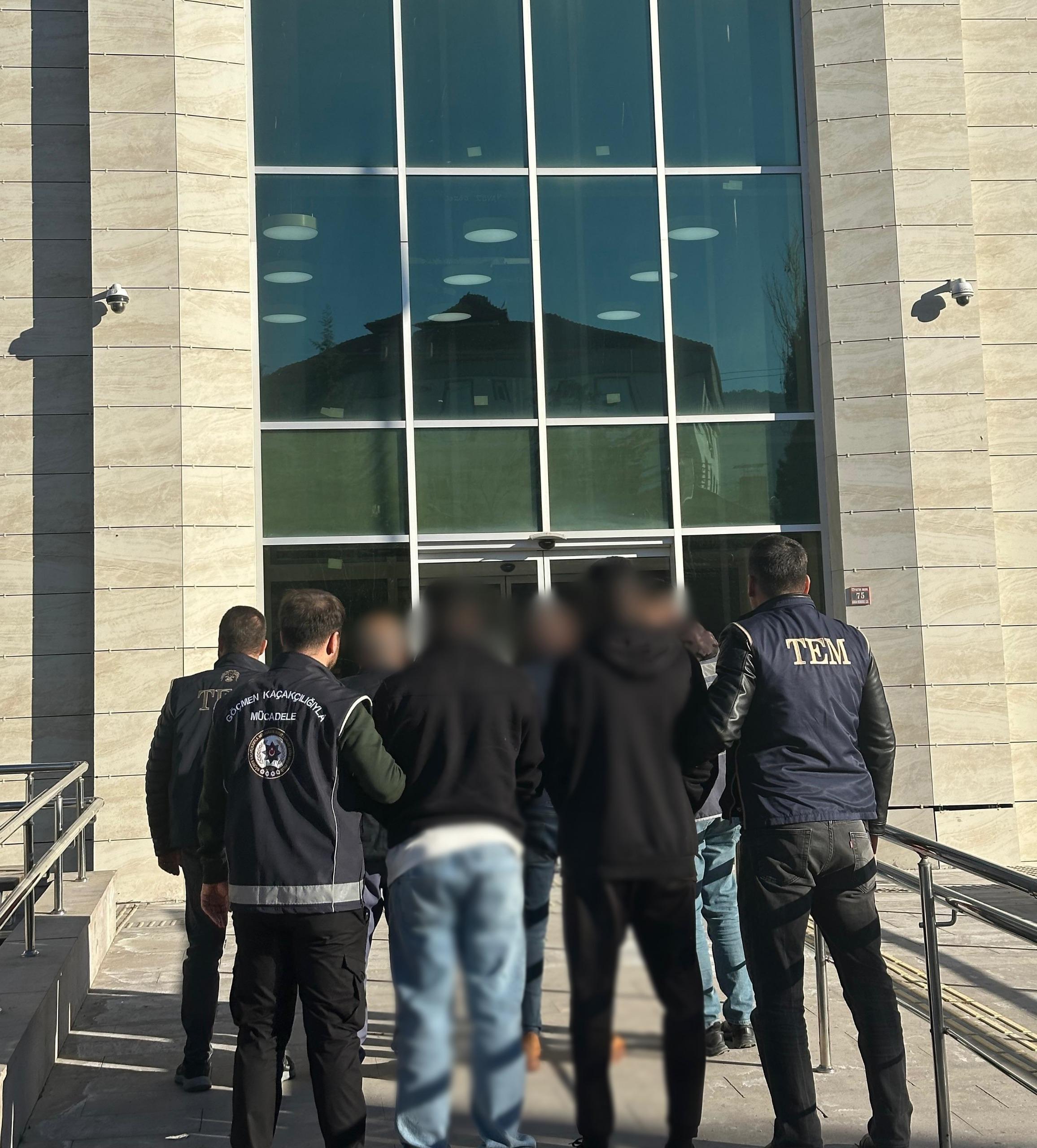 Göçmen kaçakçılığına 2 tutuklama