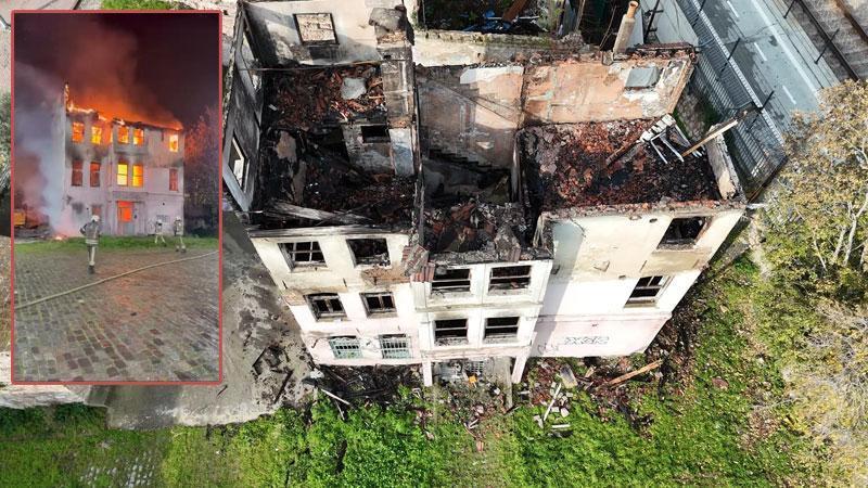 Fatih’te 2 katlı tarihi bina alev alev yandı Fatih’te 2 katlı tarihi bina alev alev yandı