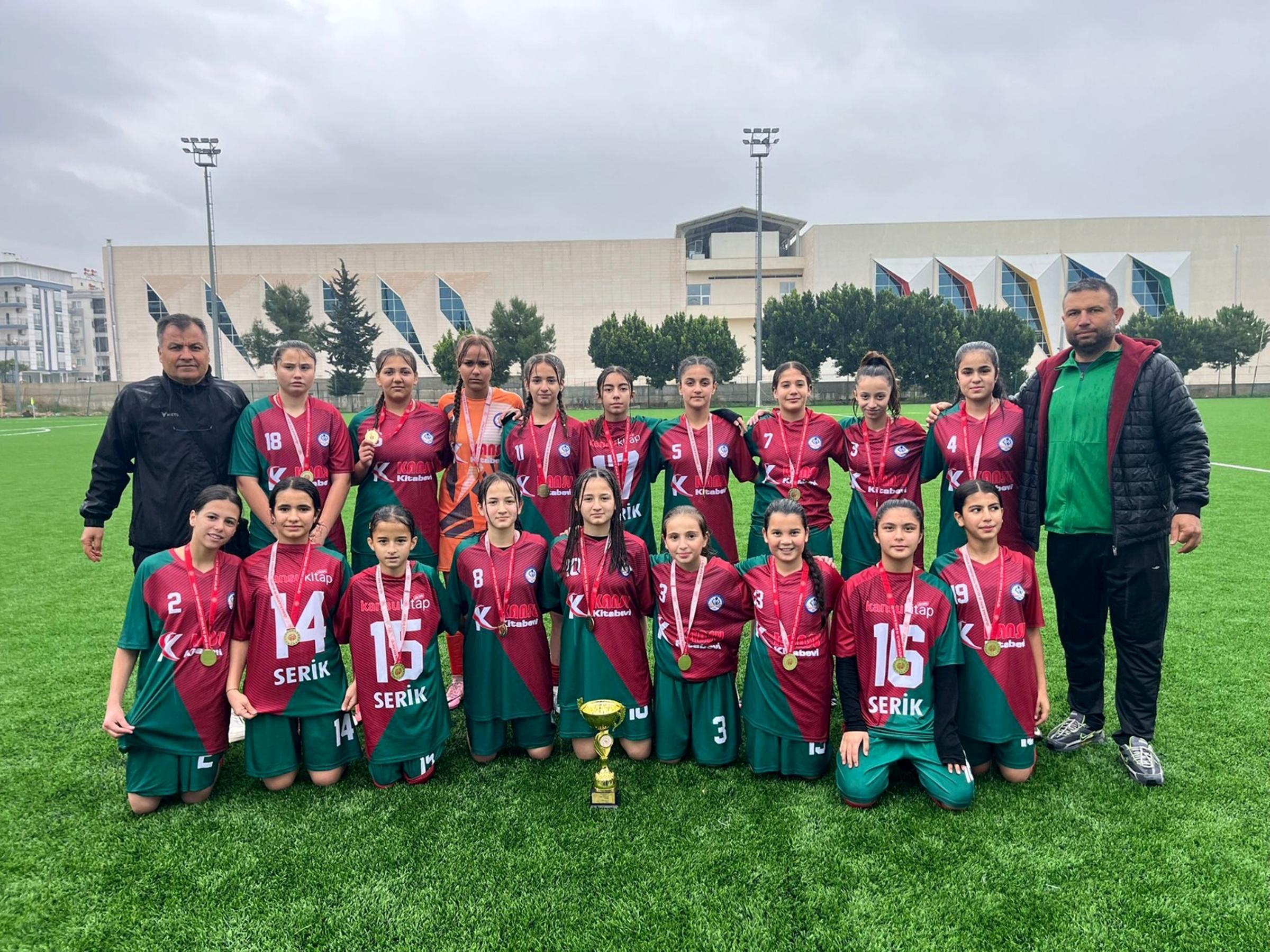 Serik’in yıldızları Antalya şampiyonu