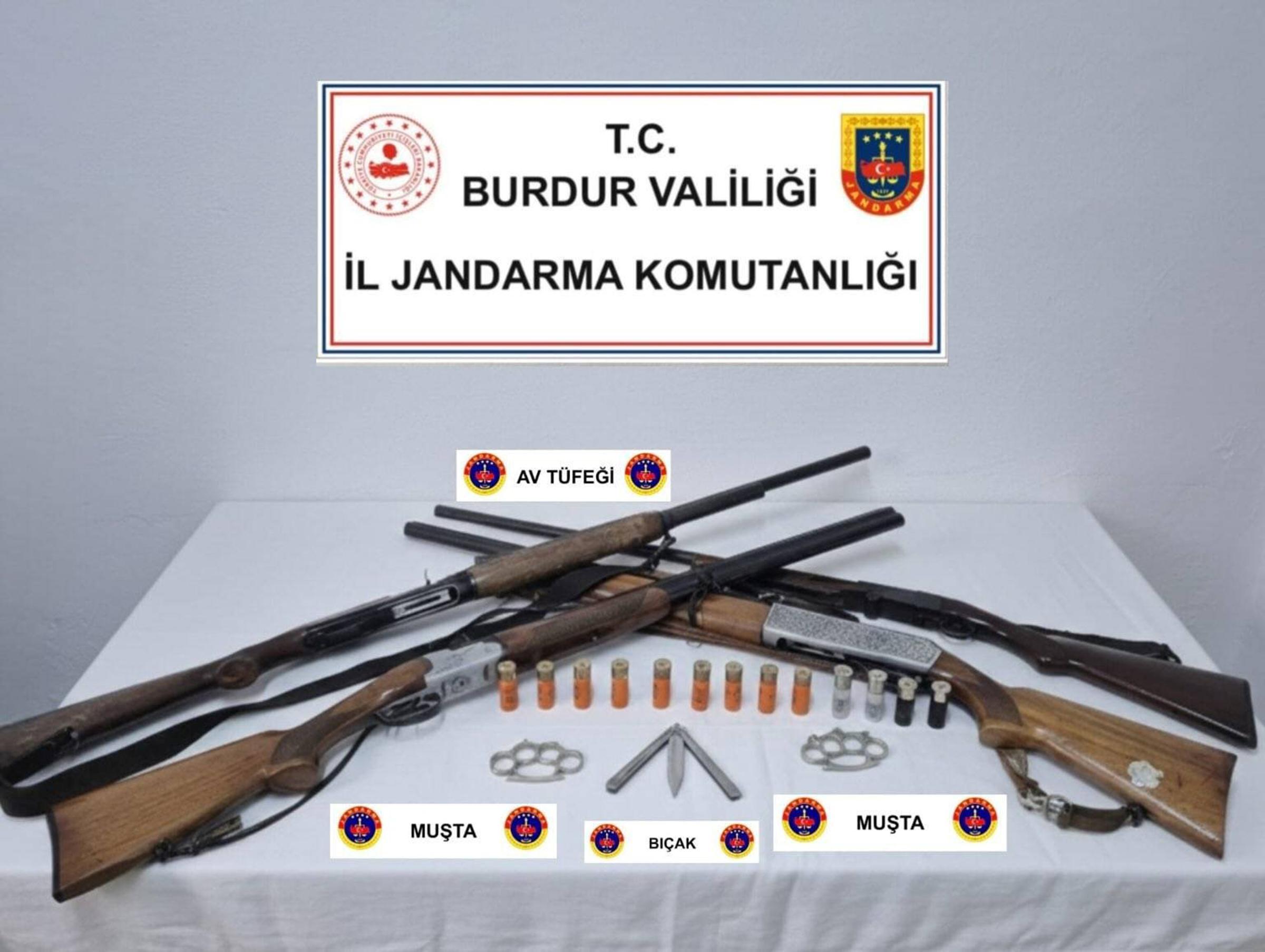 Ruhsatsız silahlar ele geçirildi