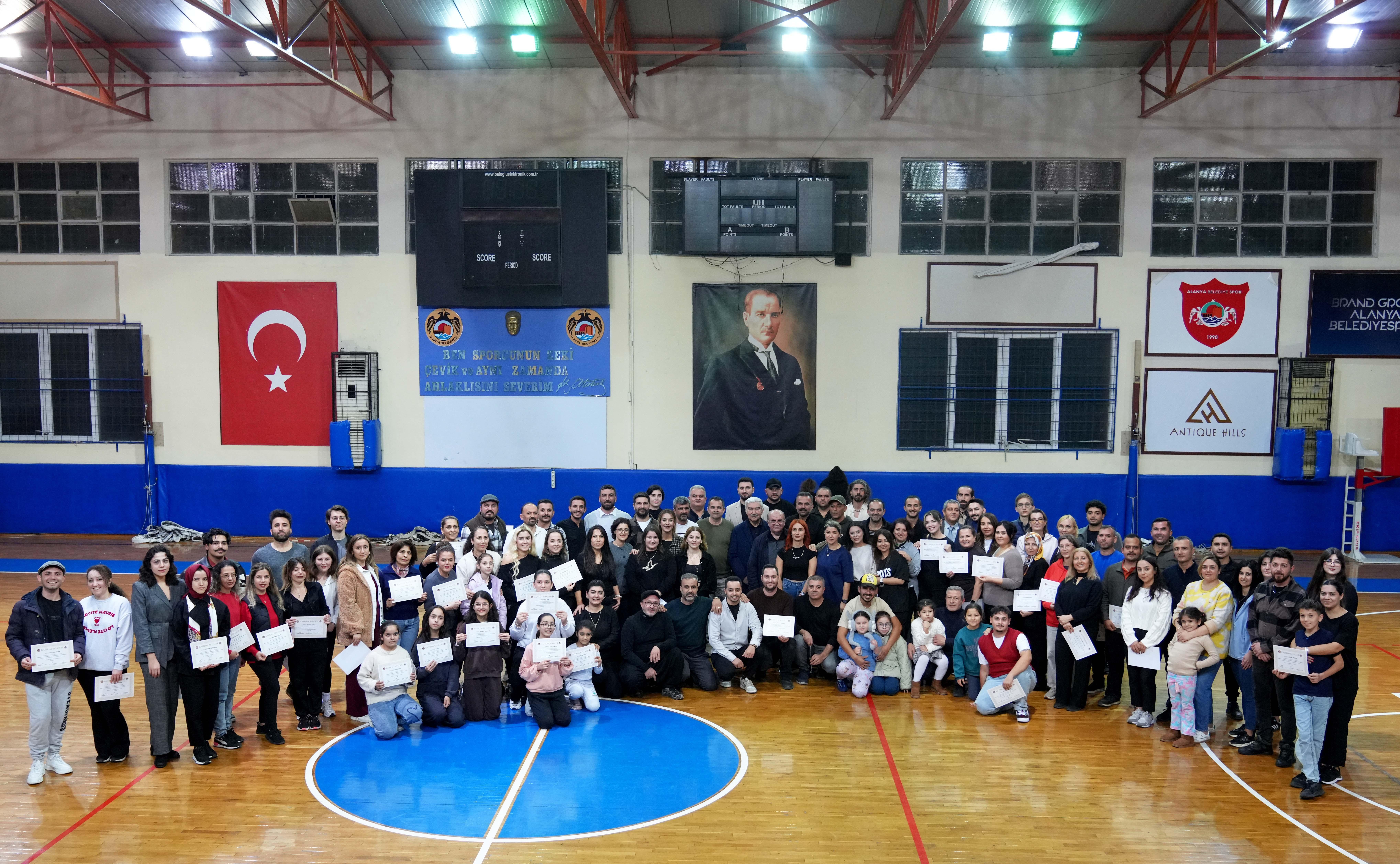 Zeybek kursları 3. dönemi tamamlandı