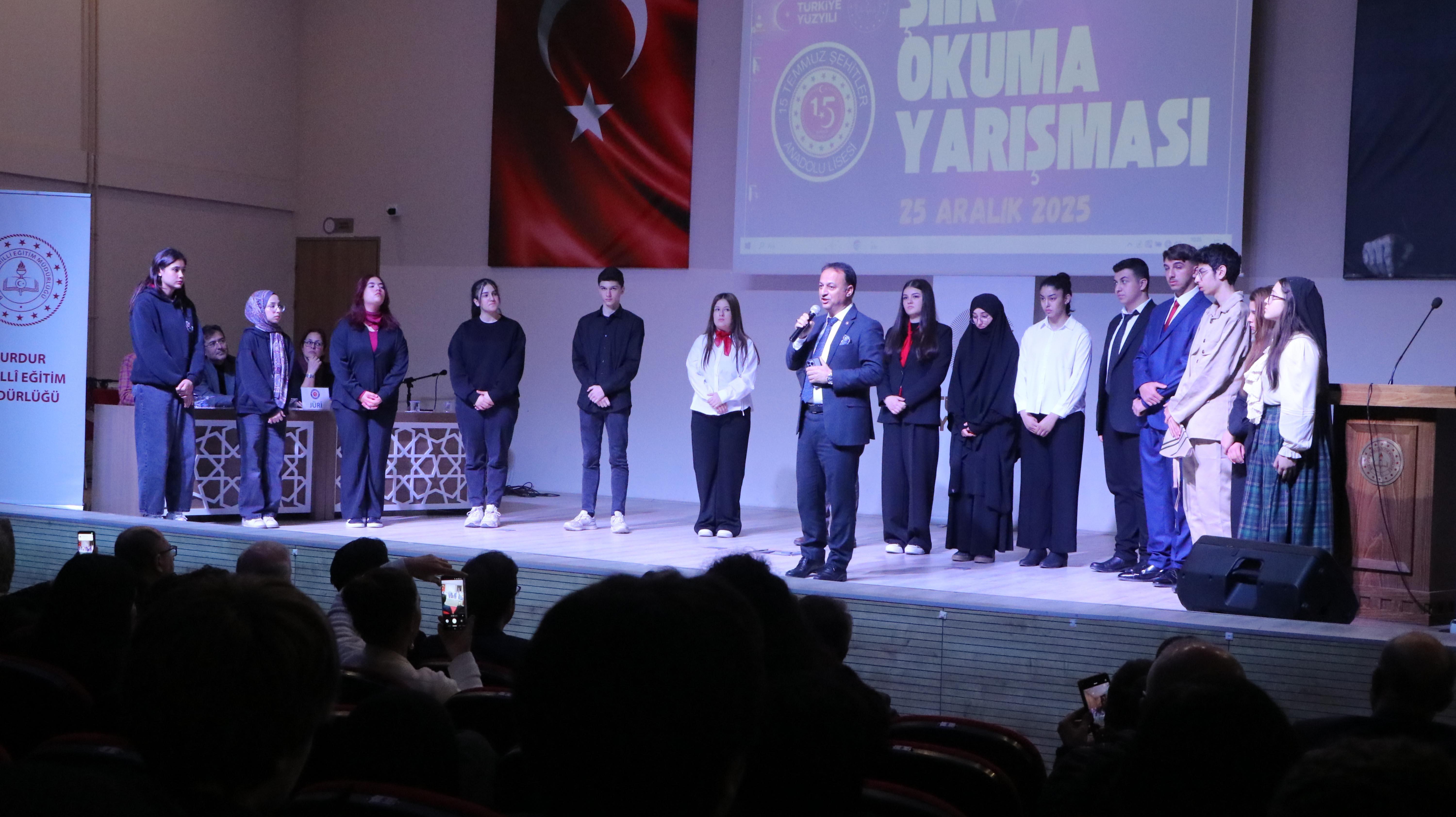 Liseliler Mehmet Akif şiirlerini okumak için yarıştı