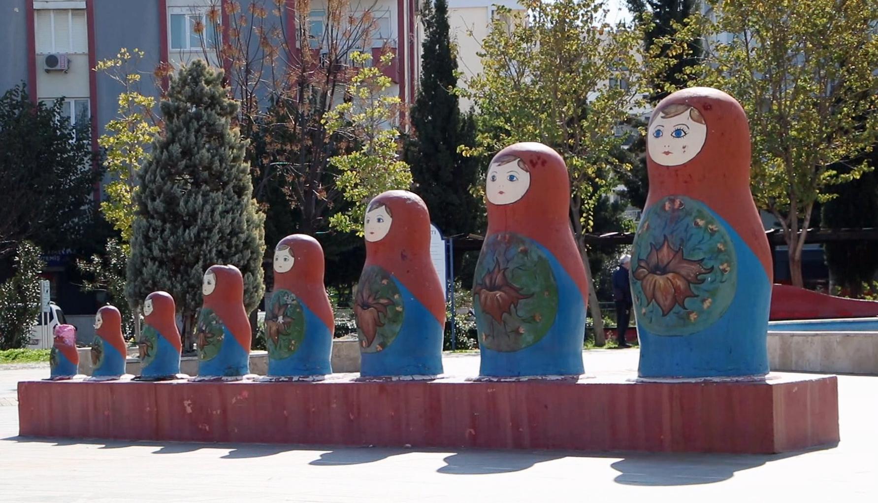 Dostluk Parkı’nın simgesi matruşkalar yenileniyor