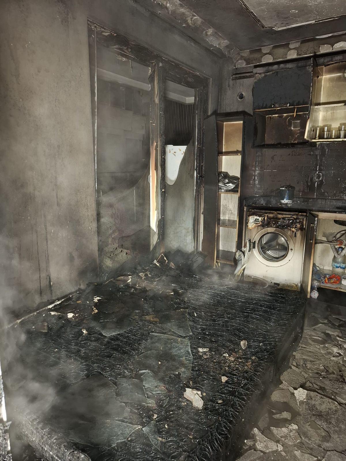 Evdeki yangını itfaiye söndürdü Evdeki yangını itfaiye söndürdü