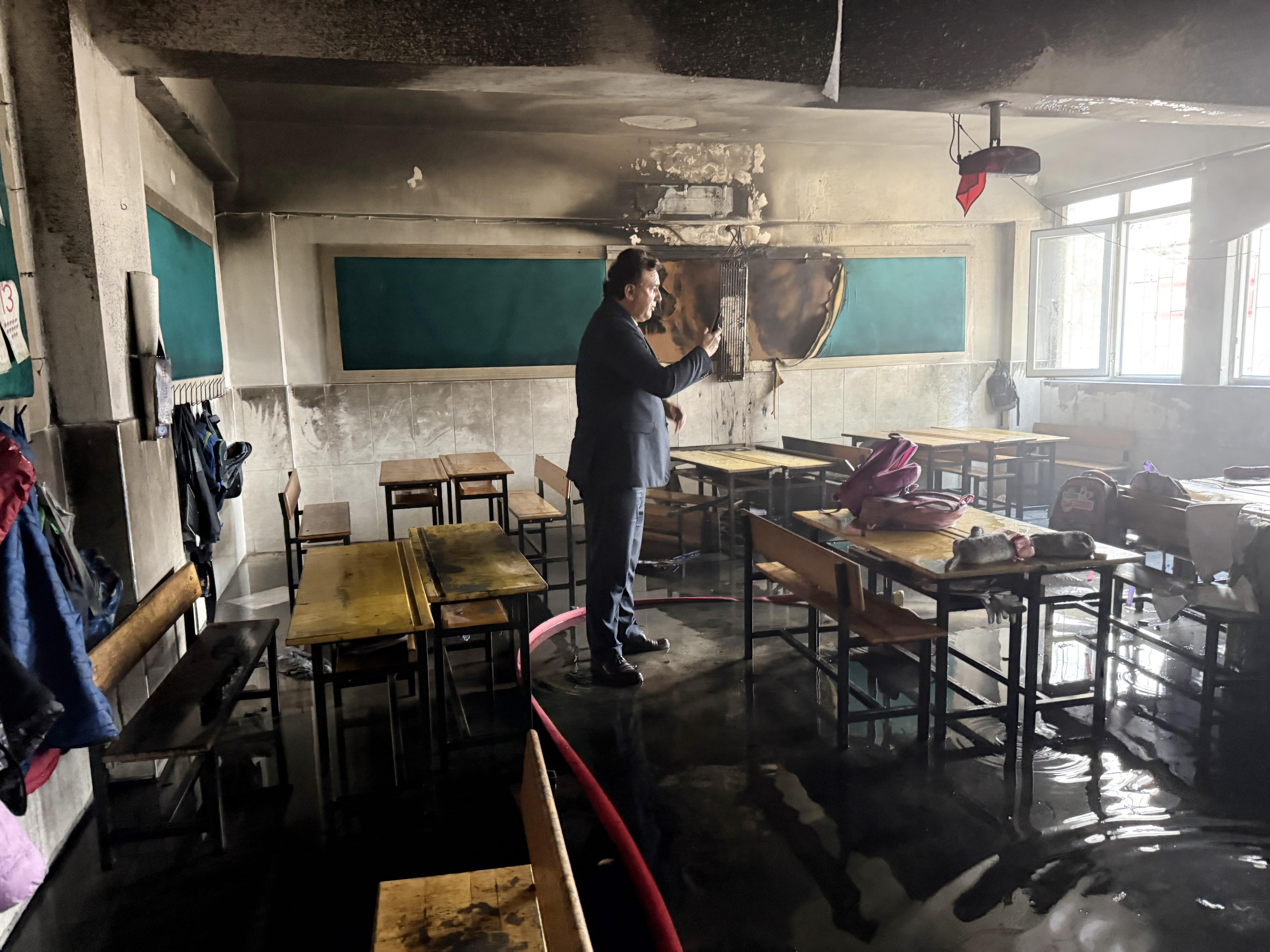 İlkokulda sınıfta yangın çıktı, eğitime 2 gün ara verildi