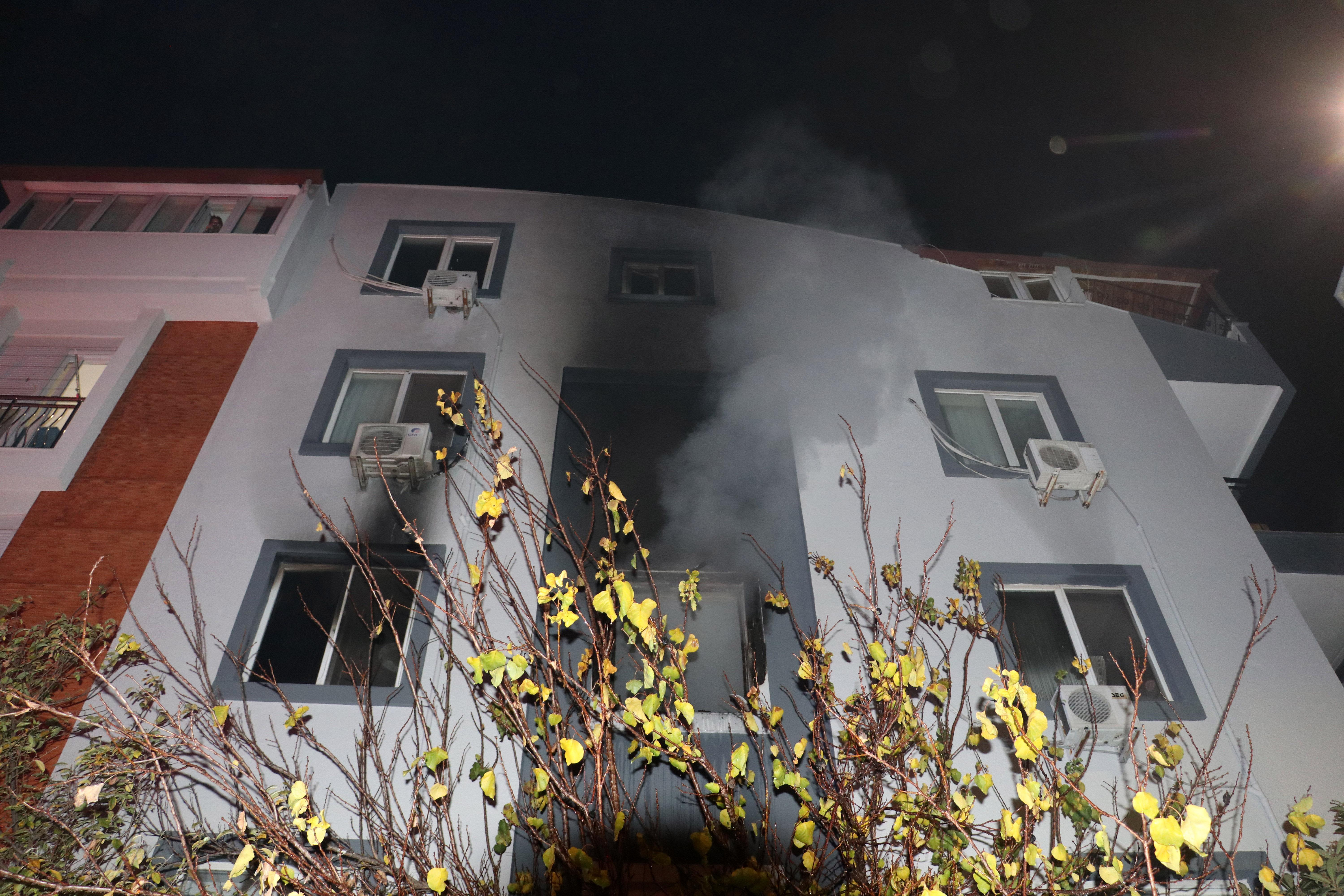 Elektrikli sobadan çıkan yangın evi küle çevirdi