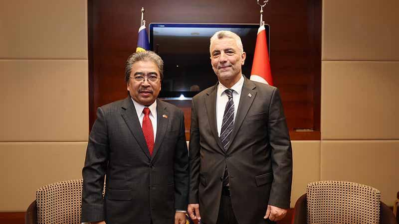 Bakan Bolat, Malezyalı mevkidaşıyla görüştü