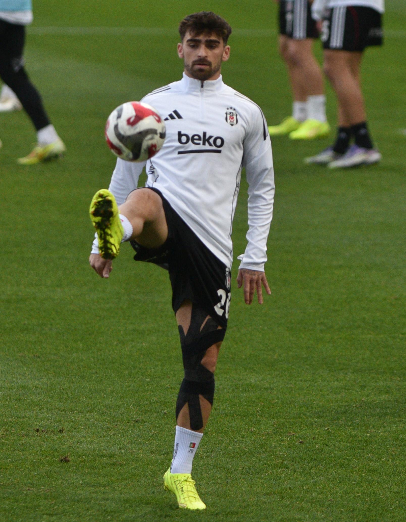 Beşiktaş’ta Cengiz Ünder bireysel çalıştı Beşiktaş’ta Cengiz Ünder bireysel çalıştı