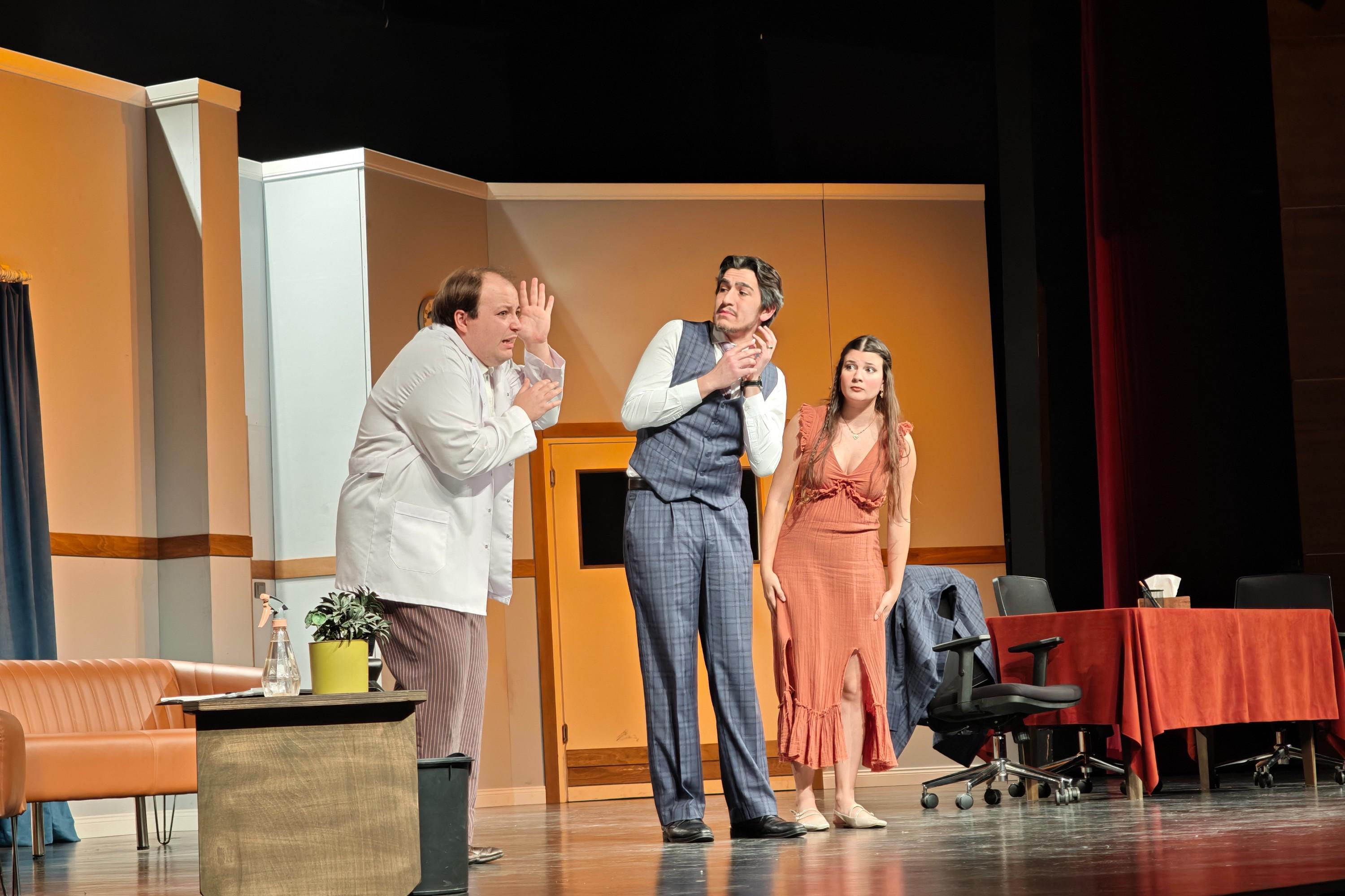 ‘Kaç Baba Kaç’ Kepez sahnesinde