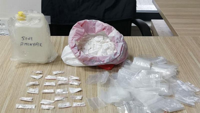 Yanındaki poşette 650 gram kokainle yakalandı