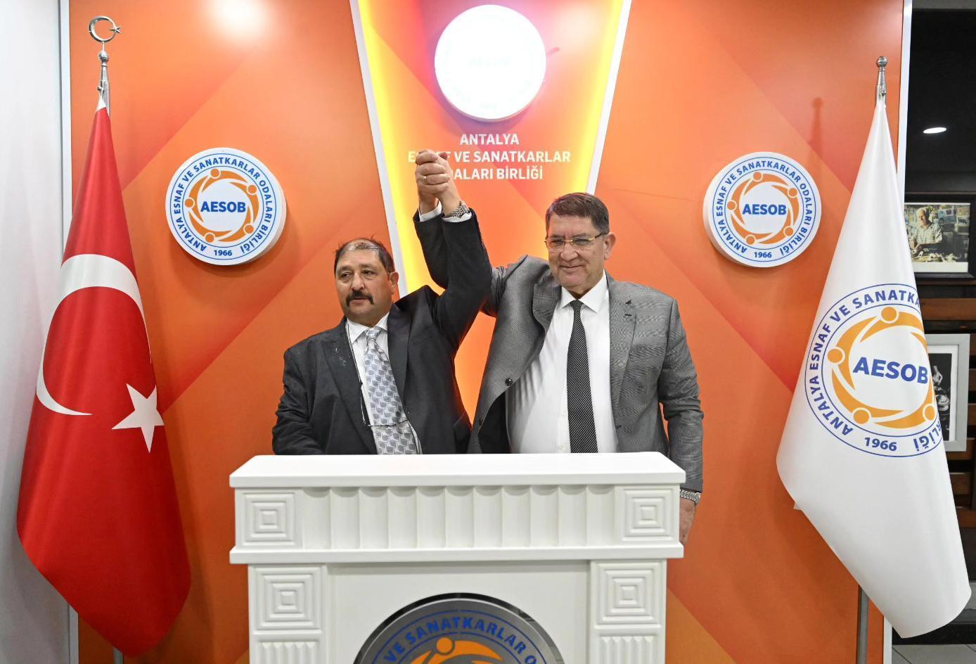 Esnafta seçim zamanı; Dere’den zafer fotoğrafları