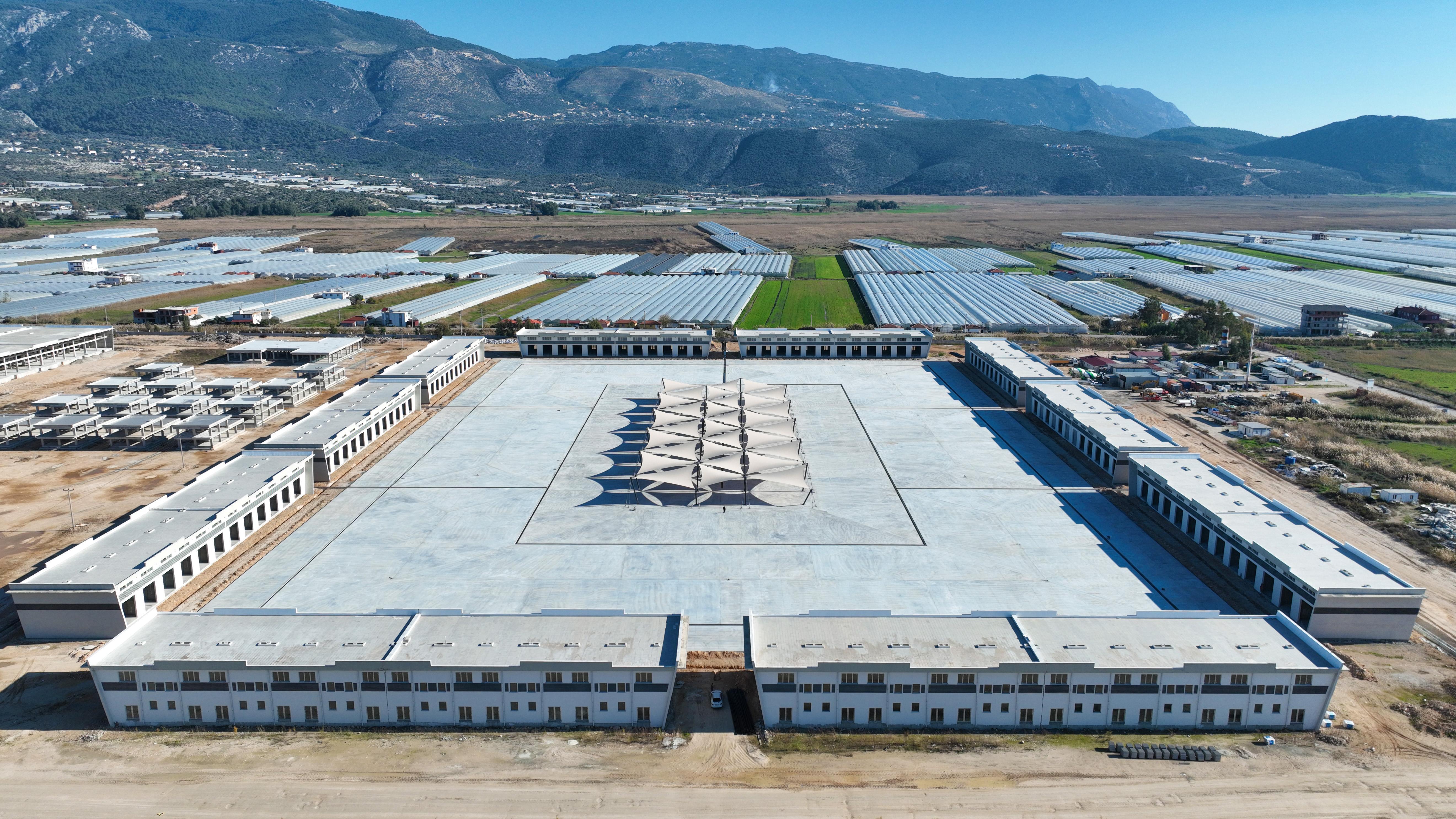 Kınık Toptancı Hal Kompleksi ticaretin kalbi olacak