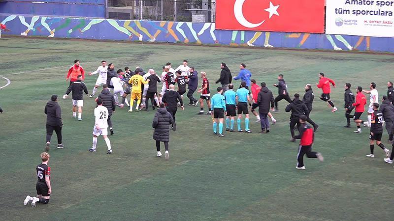 Sarıyer’de amatör lig maçı sonrası stadyum karıştı; futbolcularla taraftarlar birbirine girdi