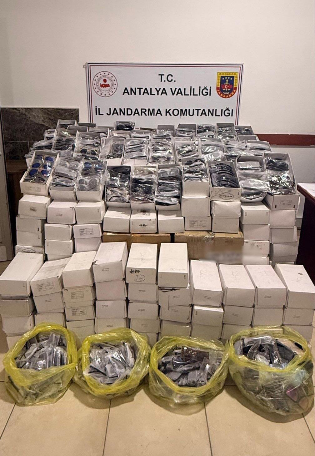 Kaçak güneş gözlükleri ele geçirildi