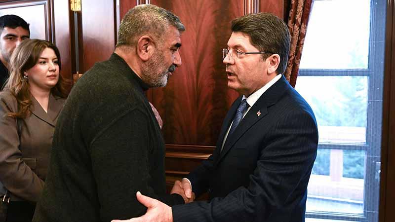 Bakan Tunç, Rojin Kabaiş’in babası ile görüştü Bakan Tunç, Rojin Kabaiş’in babası ile görüştü