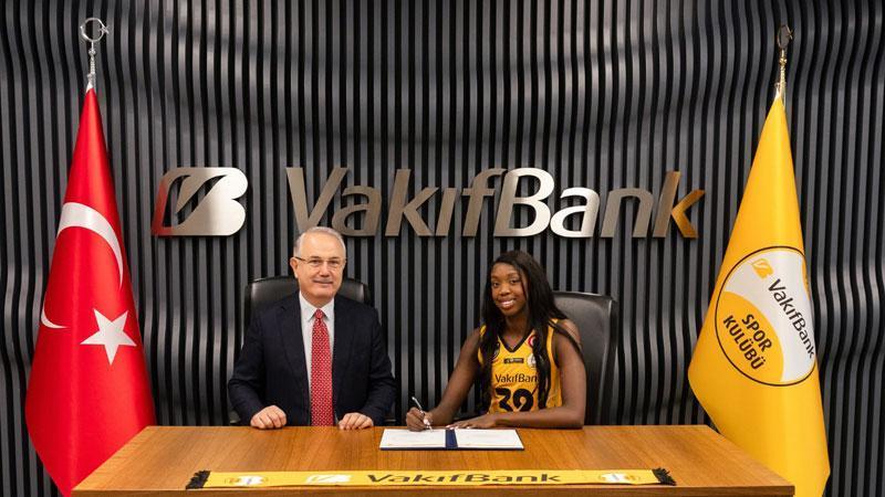 Pasör çaprazı Adhuoljok Malual, VakıfBank’ta