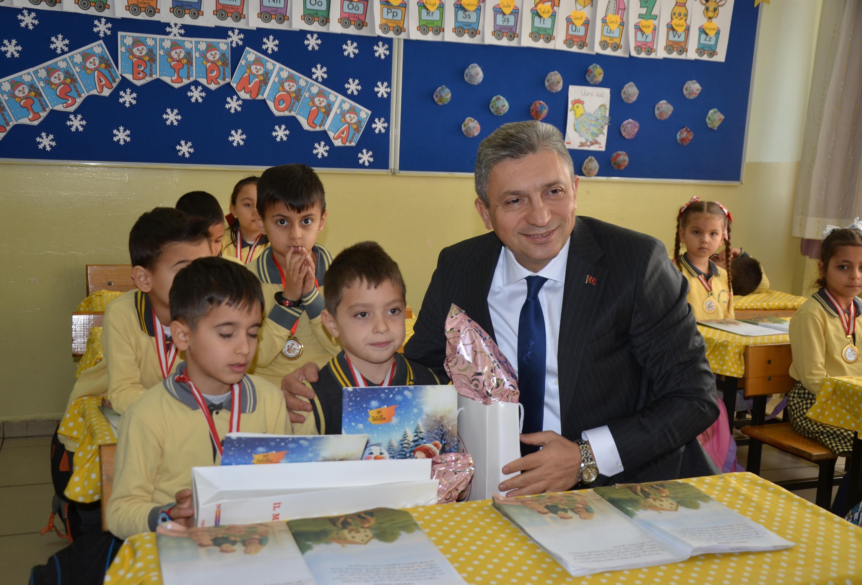 Antalya’da 498 bin 603 öğrenci karne heyecanı yaşadı