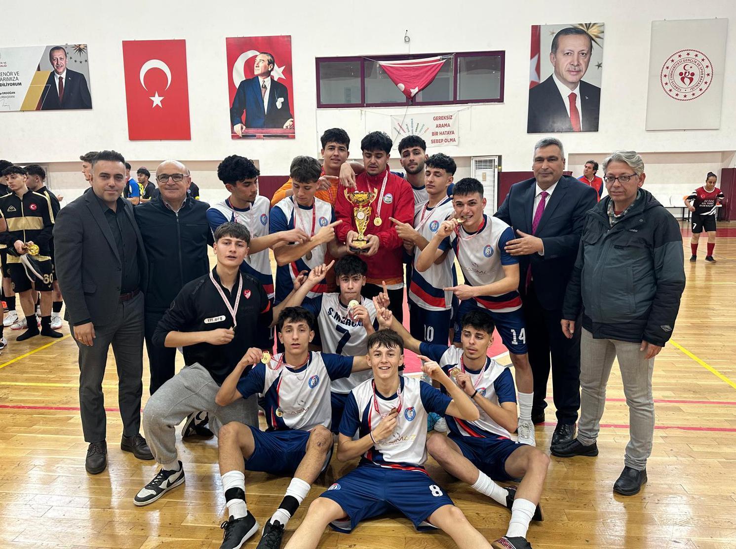 Yunus Emre Lisesi, futsalda Antalya şampiyonu