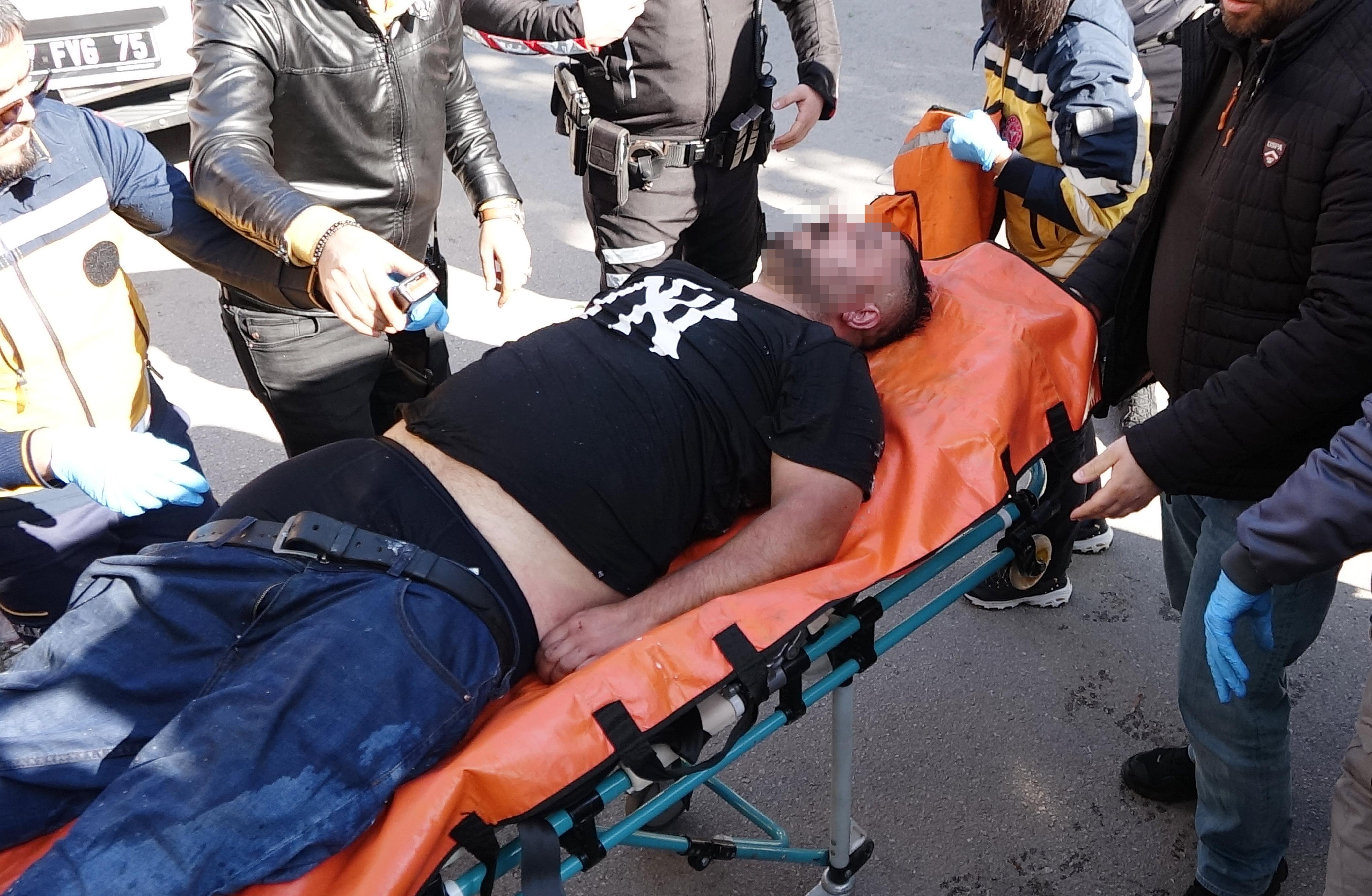 Kendini kilitlediği iş yerini ateşe verdi, dumandan etkilenerek bayıldı