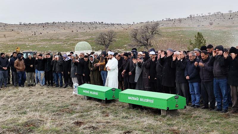 Yüzeyi buz tutan gölette cansız bedenleri bulunan 2 çocuk toprağa verildi