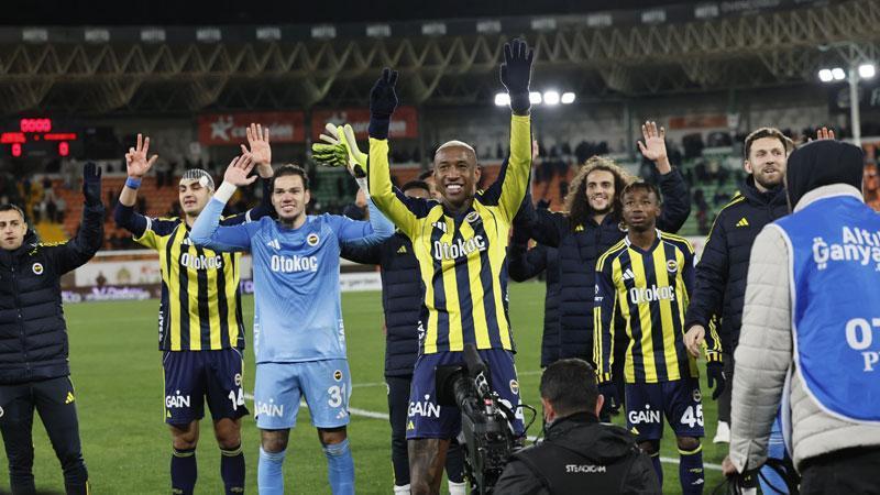 Fenerbahçe zirveyle puan farkını 1’e düşürdü