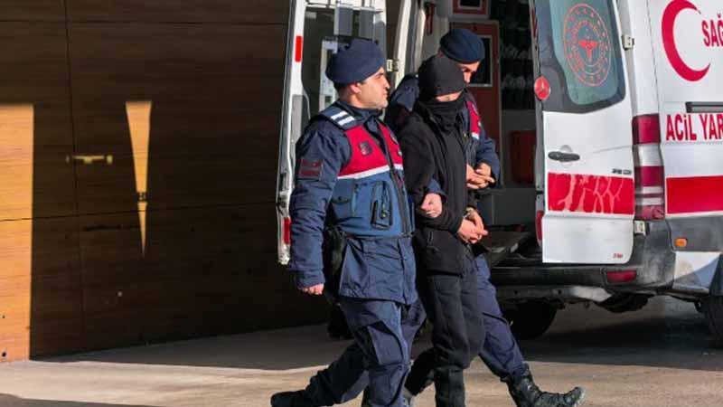 Tekel bayisine ateş edip 2 kişiyi yaralayan cezaevi firarisi tutuklandı